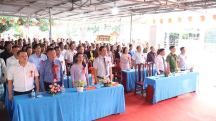 Ban công tác Mặt trận thôn Tân Hải 1- xã Cam Lâm tổ chức ngày hội Đại đoàn kết toàn dân tộc.