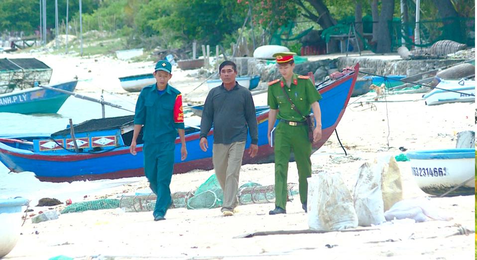 Công an xã Vạn Thạnh phối hợp tuần tra địa bàn
