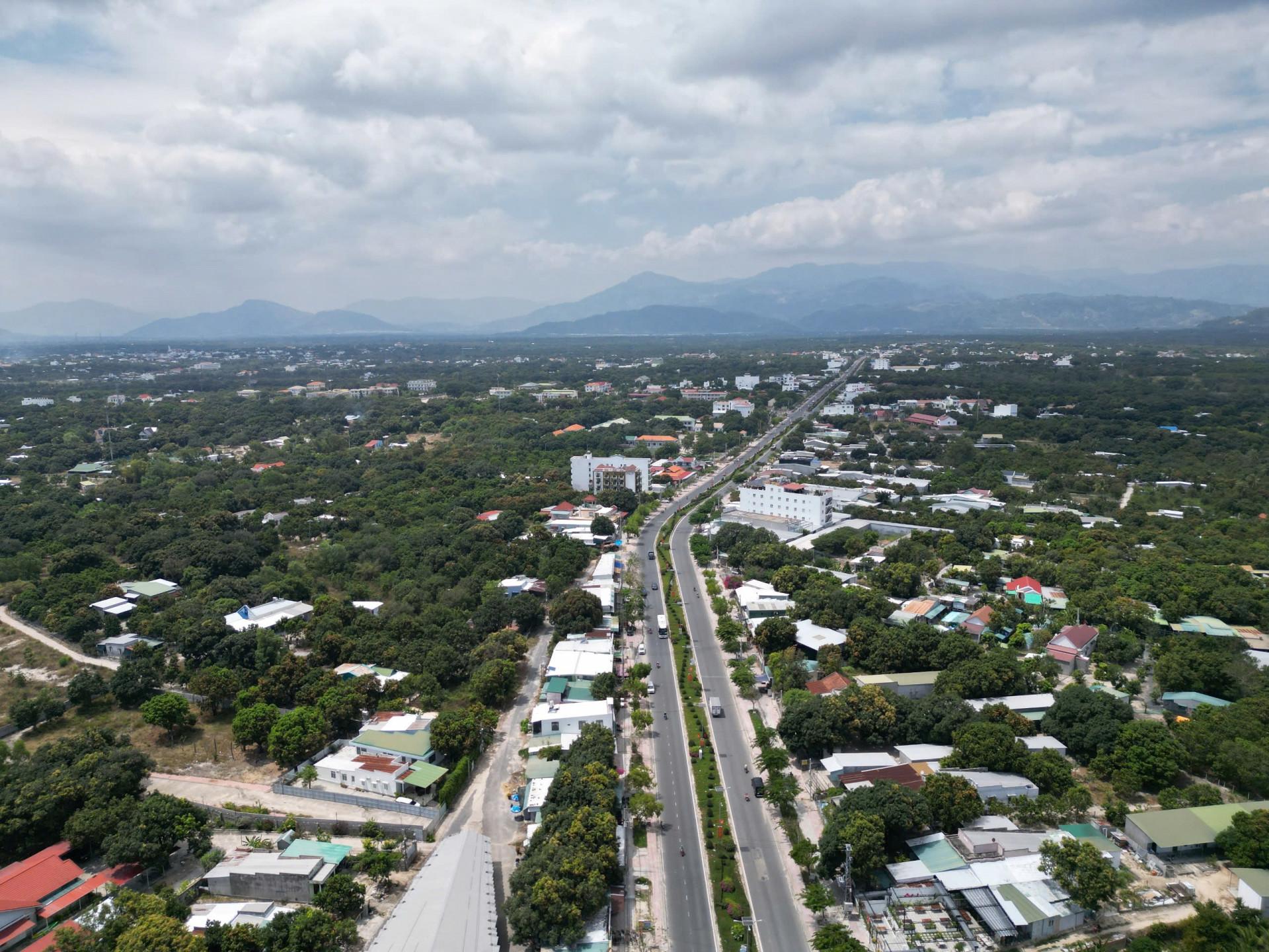 Một góc huyện Cam Lâm. Ảnh: MẠNH HÙNG.