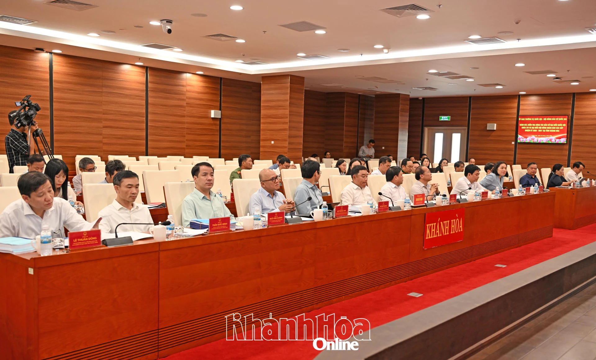 Các đồng chí lãnh đạo Trung ương và tỉnh tham dự buổi làm việc.