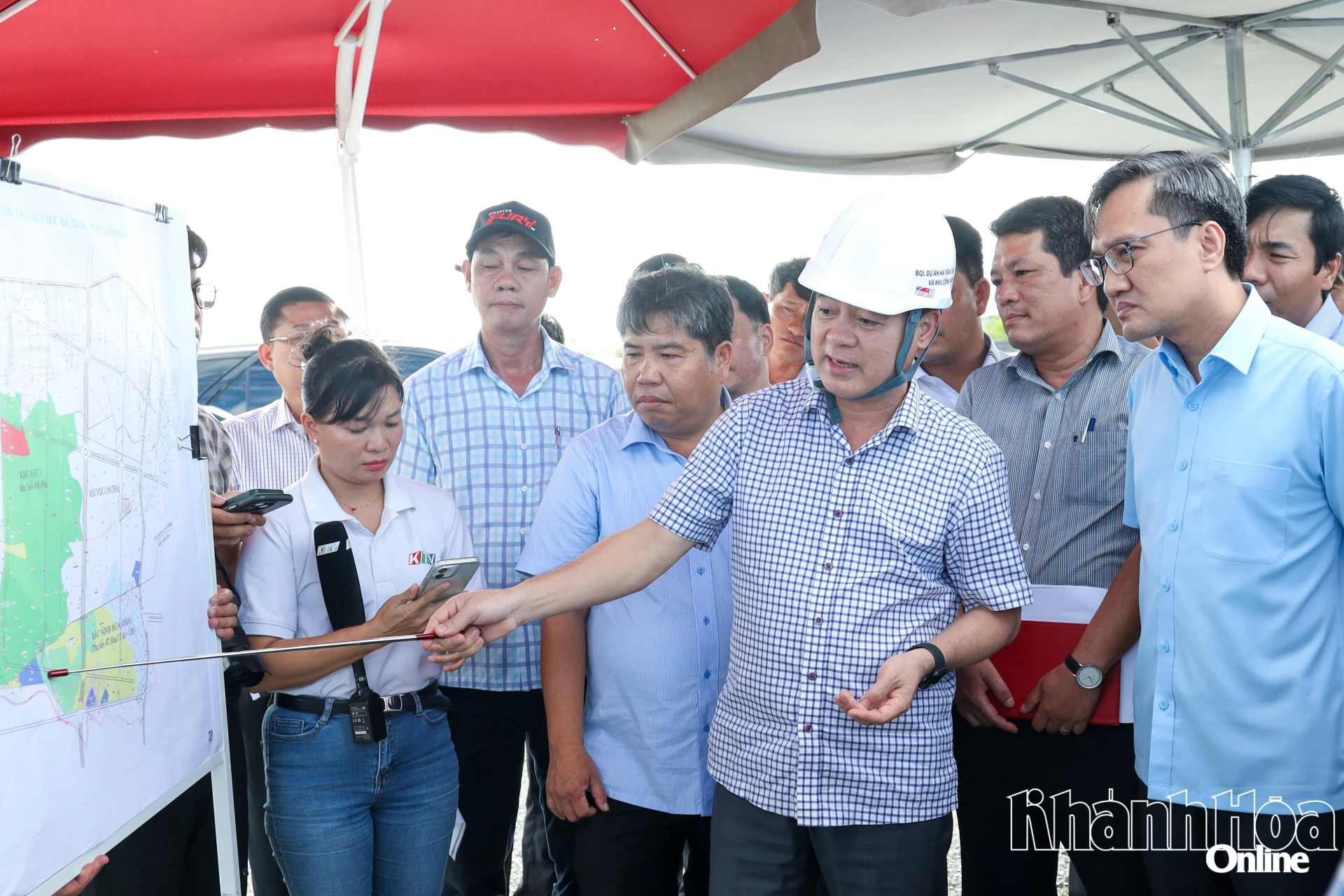 Bí thư Tỉnh ủy Nghiêm Xuân Thành kiểm tra công tác giải phóng mặt bằng   Dự án Khu Công nghiệp Dốc Đá Trắng vào ngày 29-7-2025.