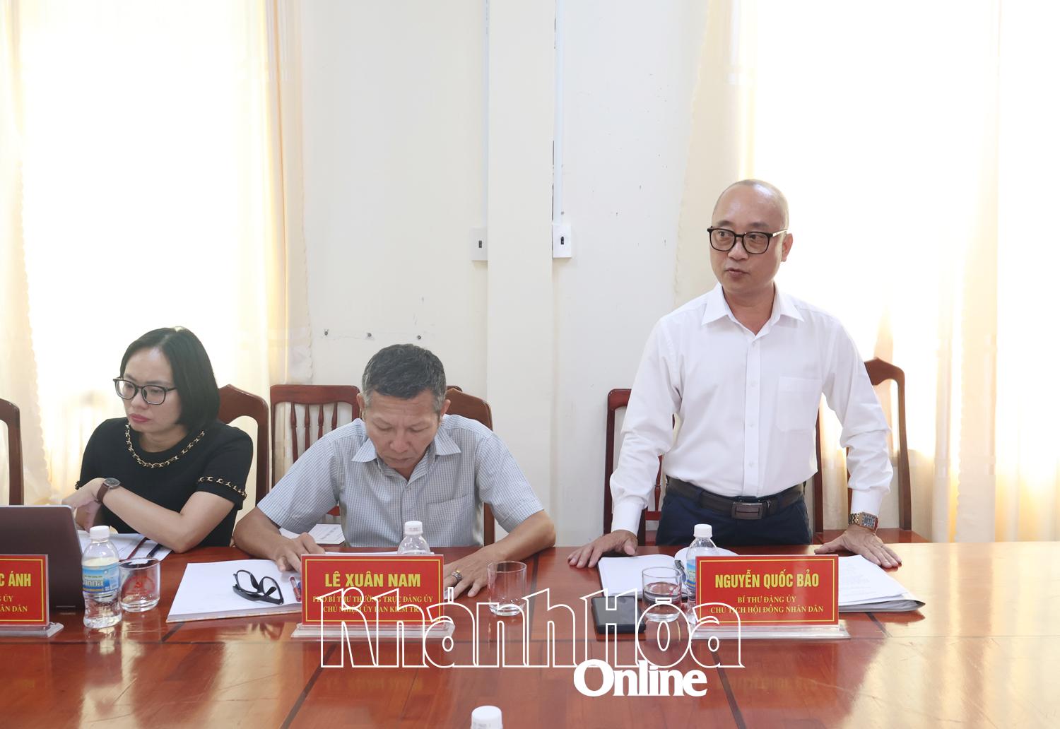 Lãnh đạo Đảng ủy phường Ba Ngòi báo cáo tại buổi làm việc.