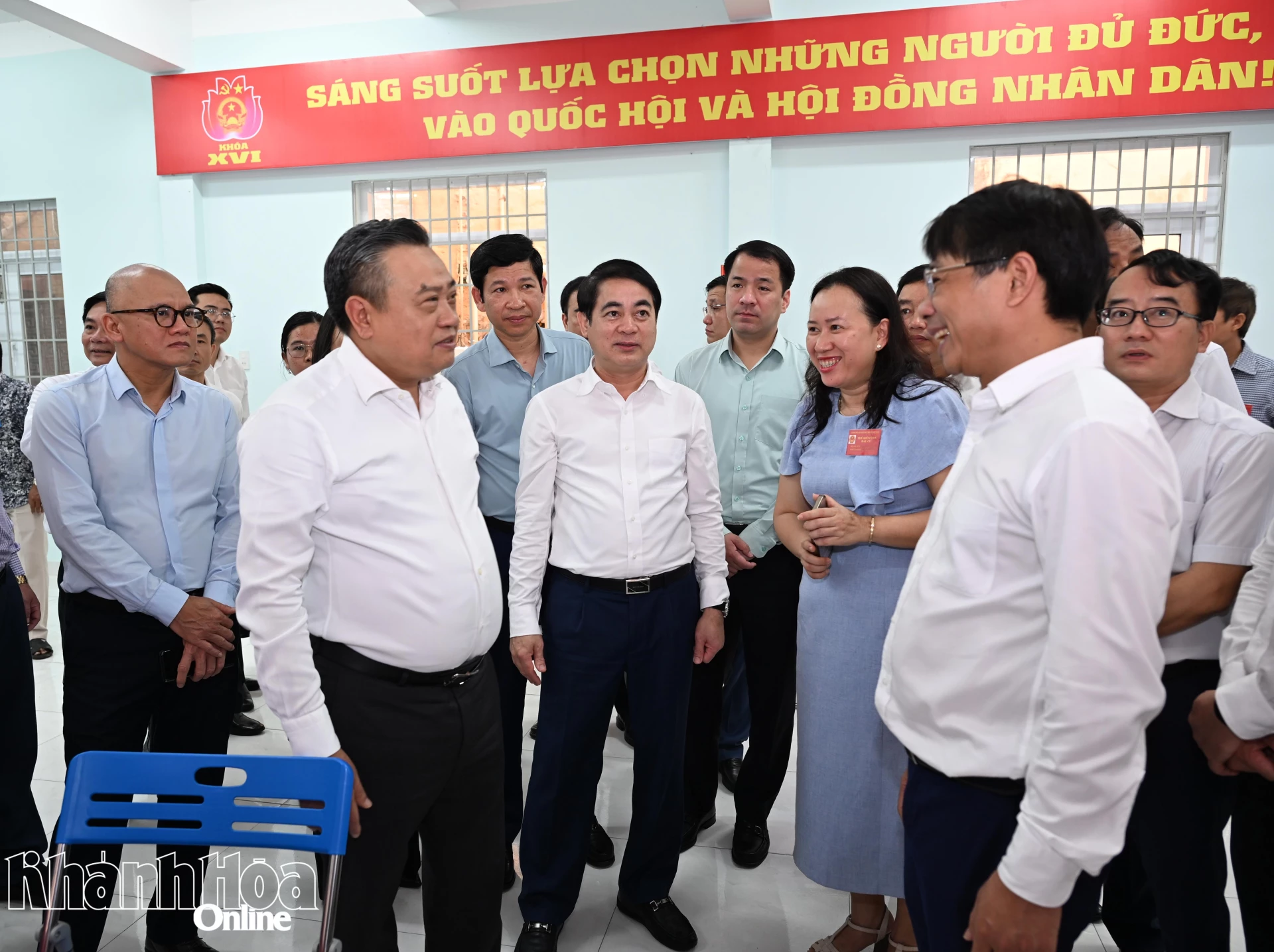 Đoàn Giám sát, kiểm tra đi kiểm tra thực tế tại khu vực bỏ phiếu số 12 của phường Nha Trang.