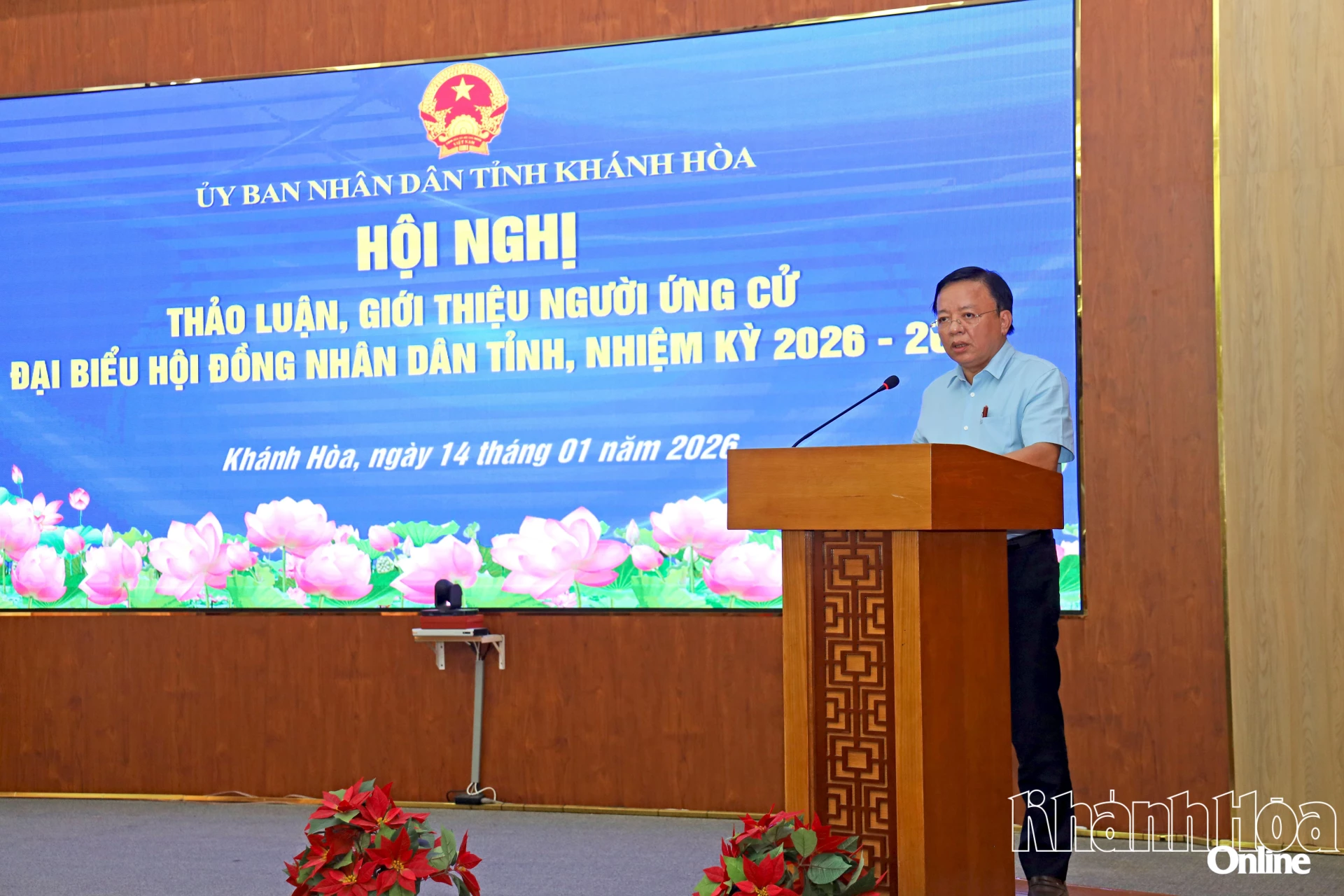 Phó Chủ tịch UBND tỉnh Lê Huyền thông tin tình hình, kết quả hội nghị lấy ý kiến cử tri nơi công tác. 