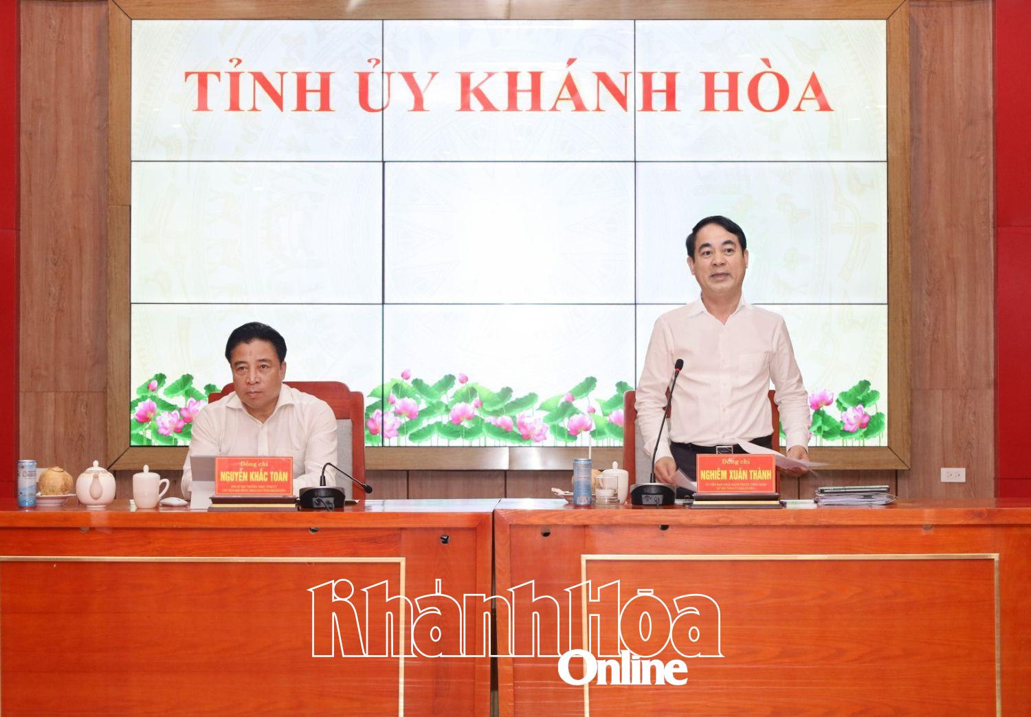 Bí thư Tỉnh ủy Nghiêm Xuân Thành phát biểu chỉ đạo tại cuộc họp.