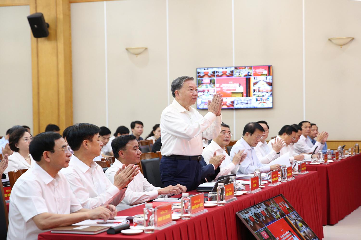 Lãnh đạo Trung ương tham dự hội nghị. Nguồn: baochinhphu.vn