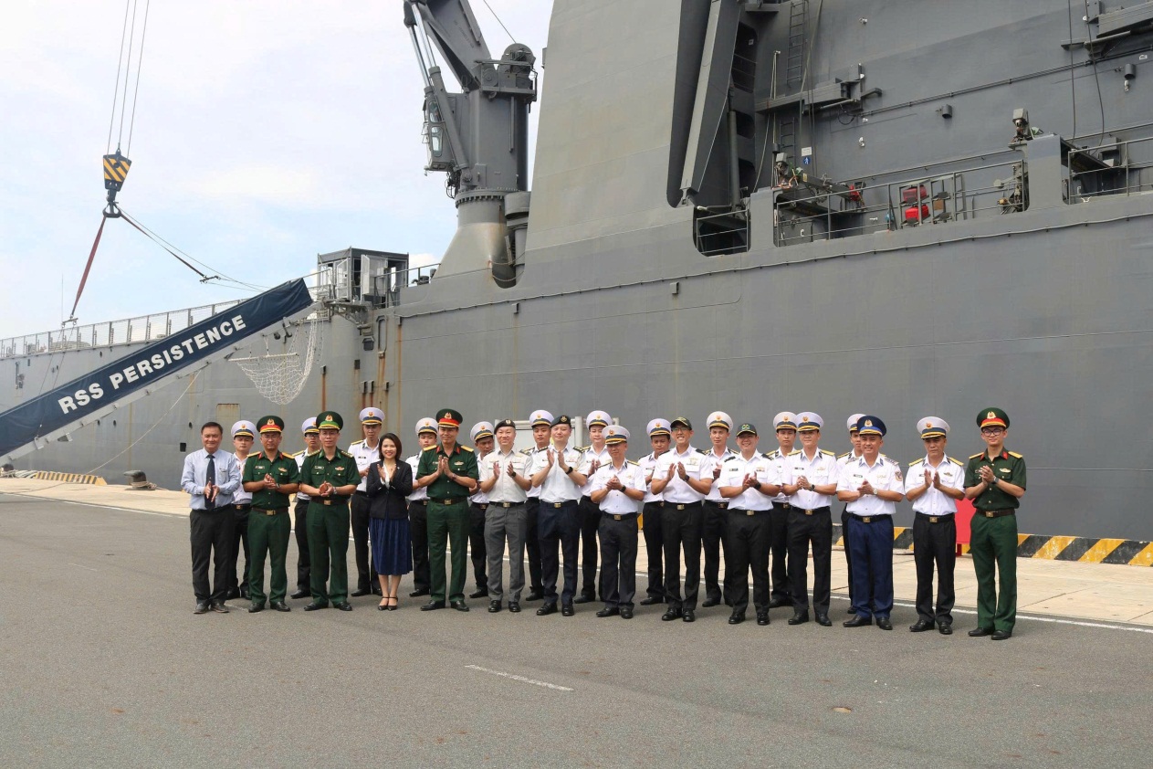D:\COPY tu o cung\2025\tau hai quan Singapore\h2.jpg