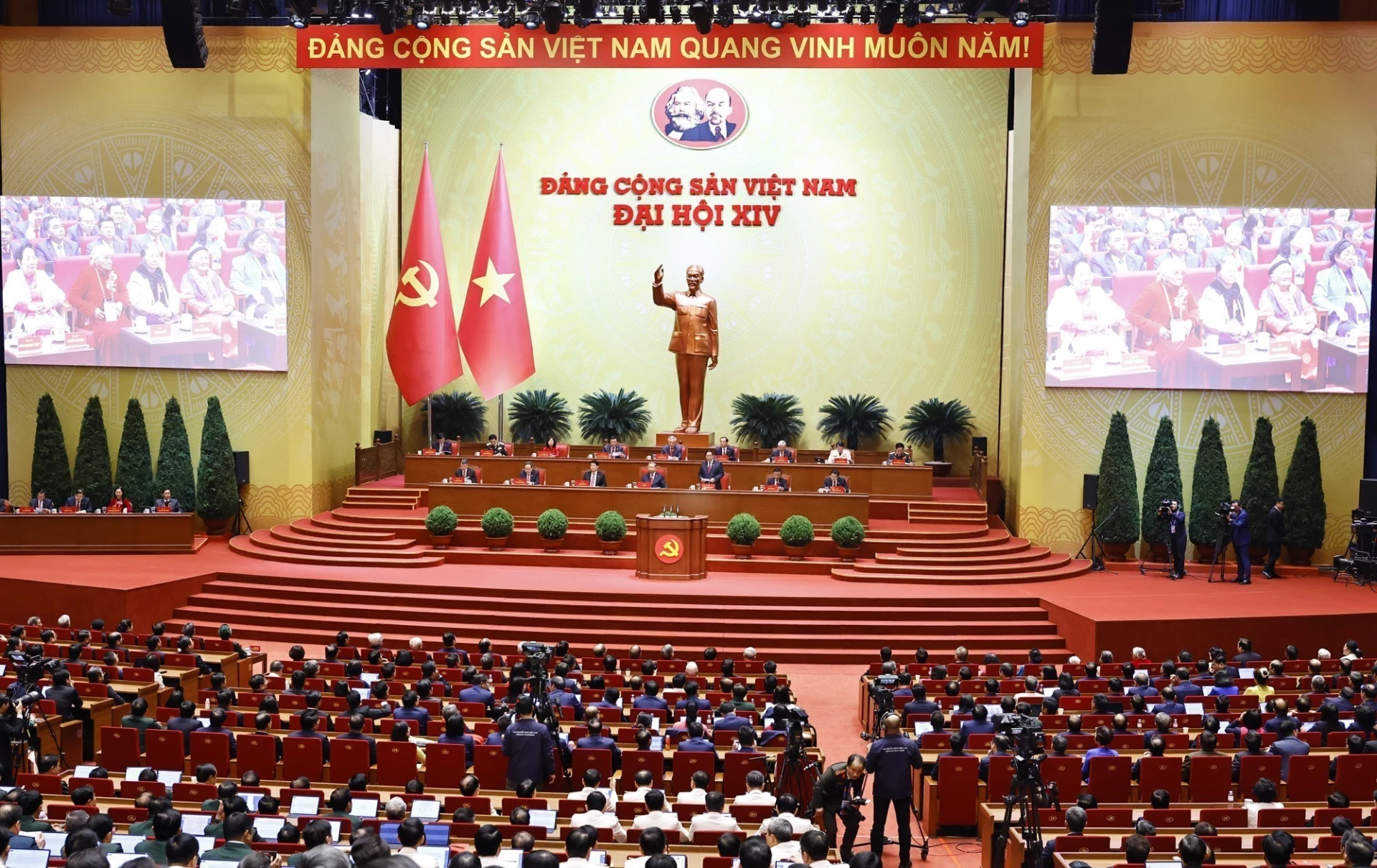 Quang cảnh  phiên bế mạc