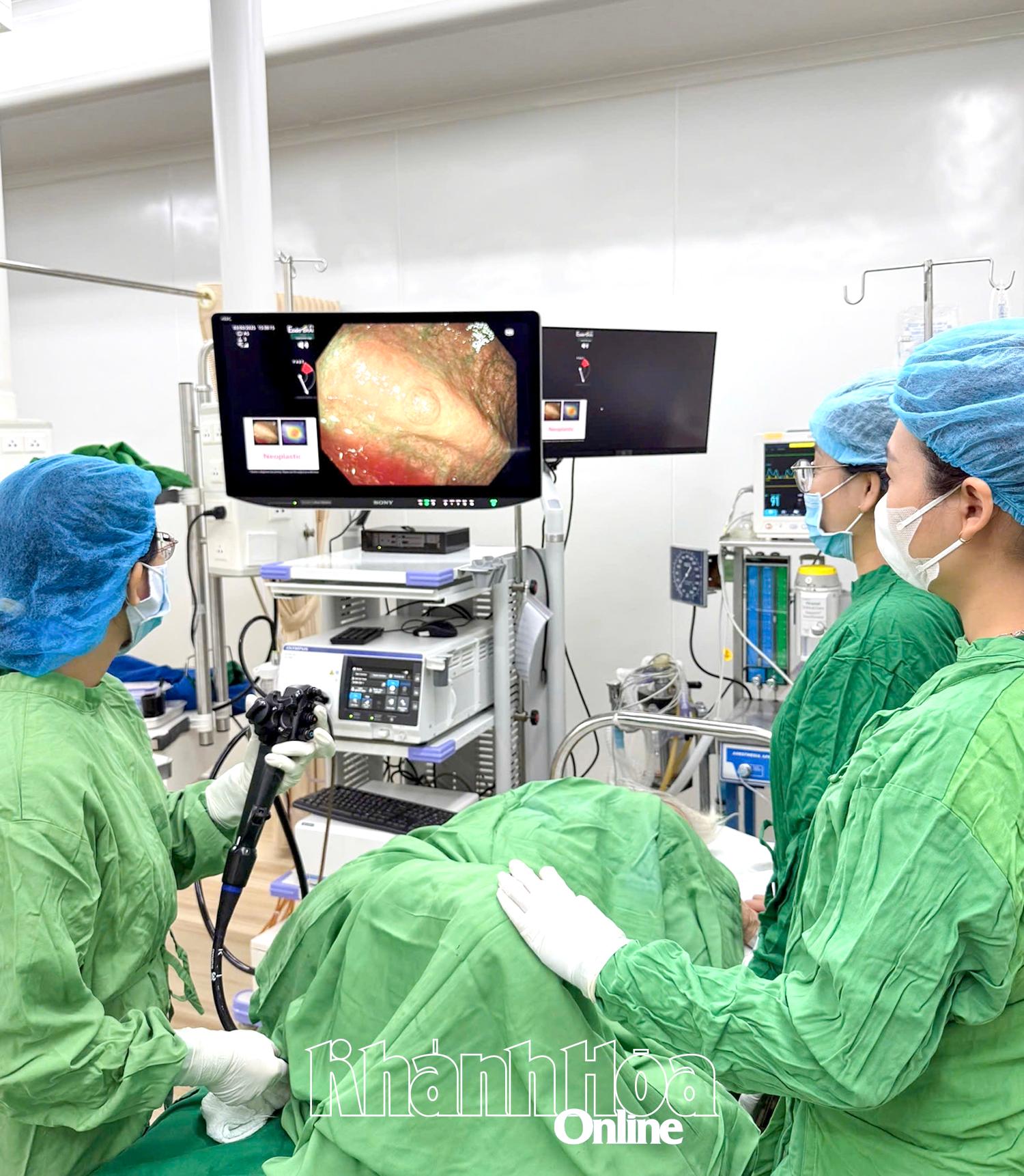 Thực hiện nội soi có tích hợp Al tại Bệnh viện Đa khoa tỉnh. 