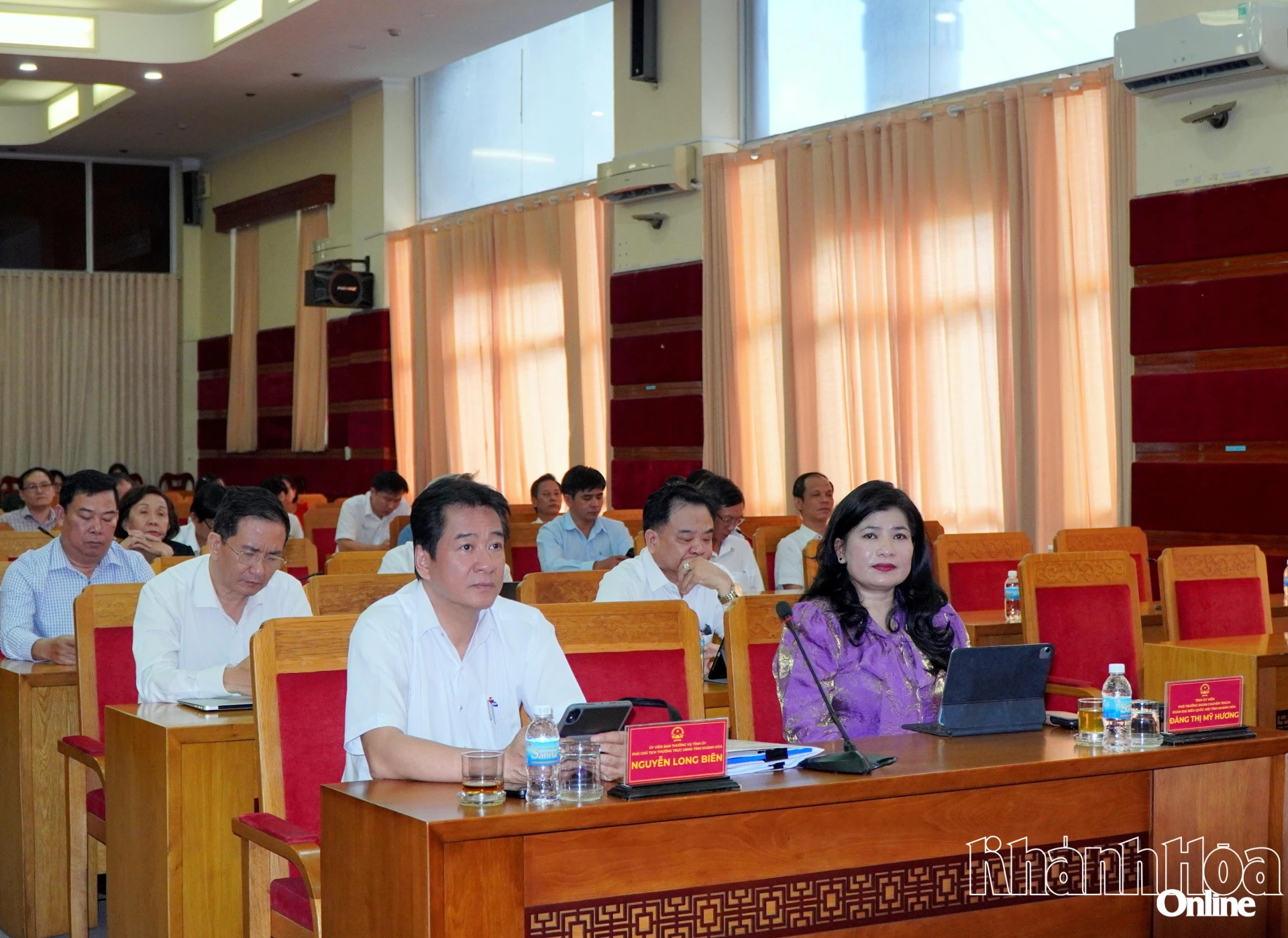 Đồng chí Nguyễn Long Biên chủ trì tại điểm cầu Khánh Hòa.