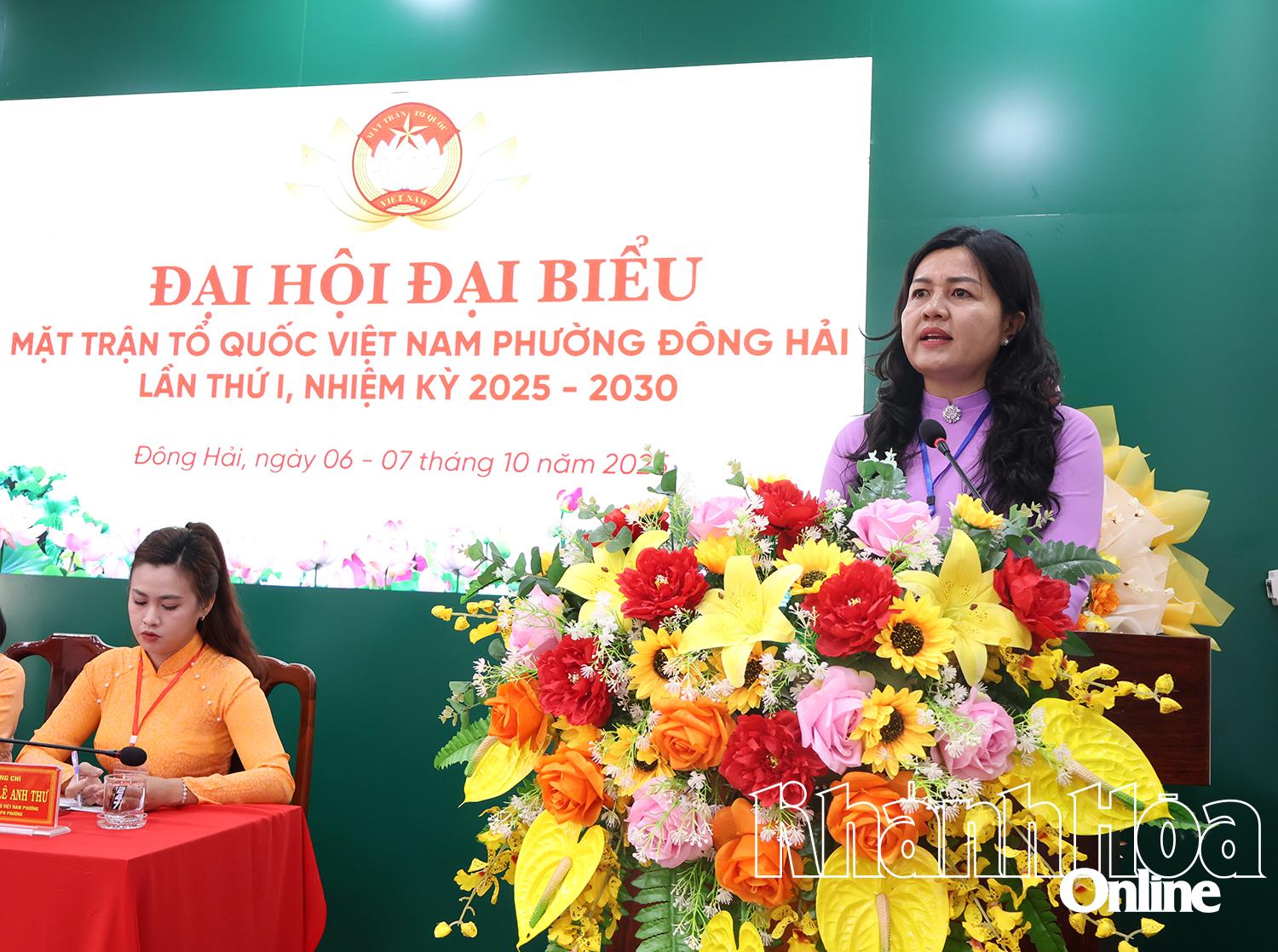 Bà Phan Thị Ngân Hạnh - Phó Chủ tịch Ủy ban MTTQ Việt Nam tỉnh, Chủ tịch Hội Nông dân phát biểu chỉ đạo đại hội.