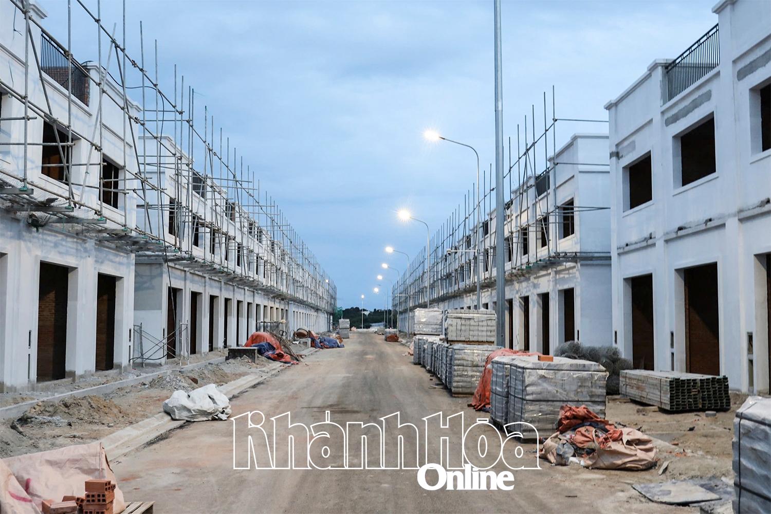 Khu nhà ở xã hội phường Cam Nghĩa (TP. Cam Ranh) dự kiến đủ điều kiện mở bán trong năm nay.  