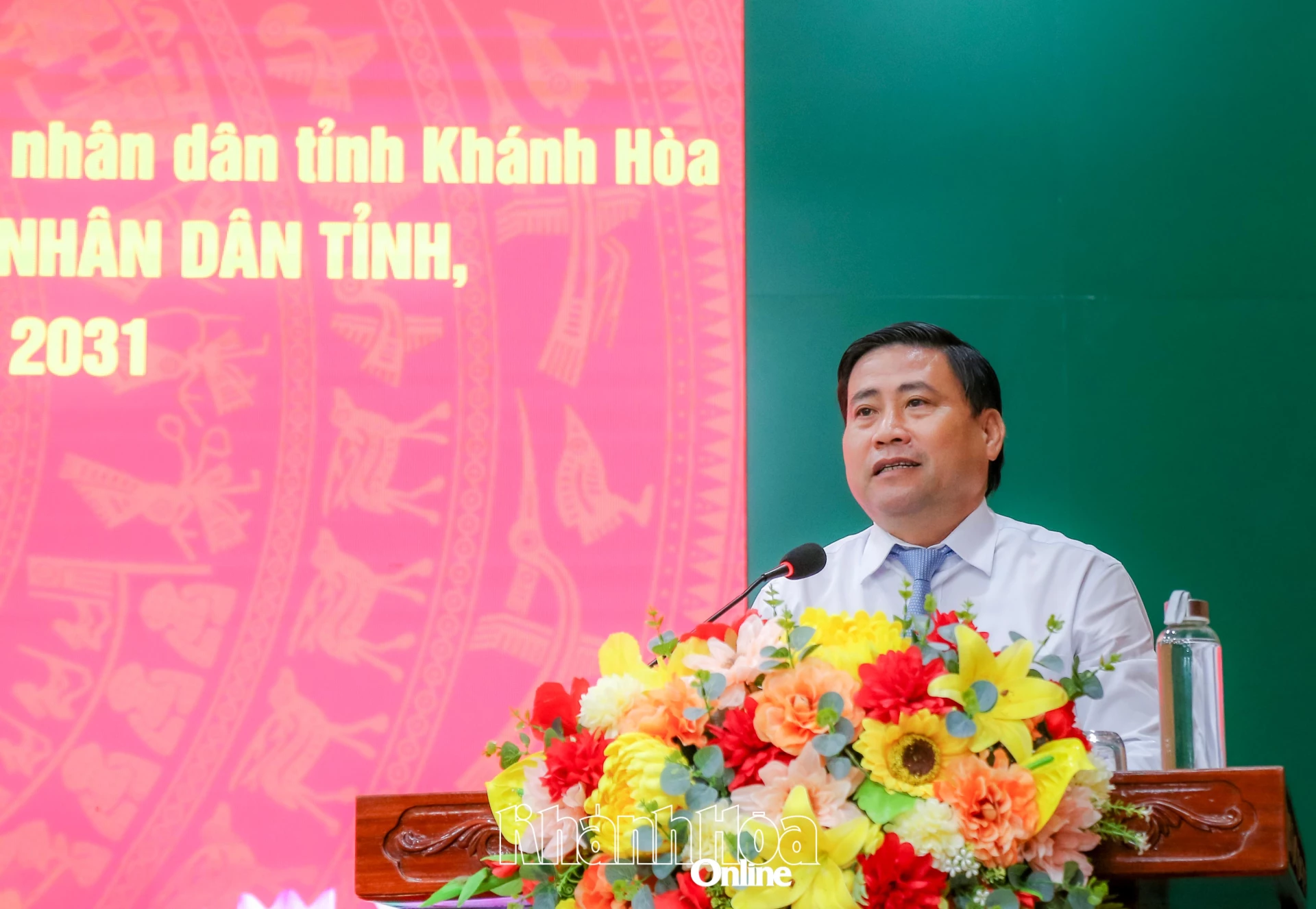 Đồng chí Lâm Đông phát biểu tại hội nghị tiếp xúc cử tri