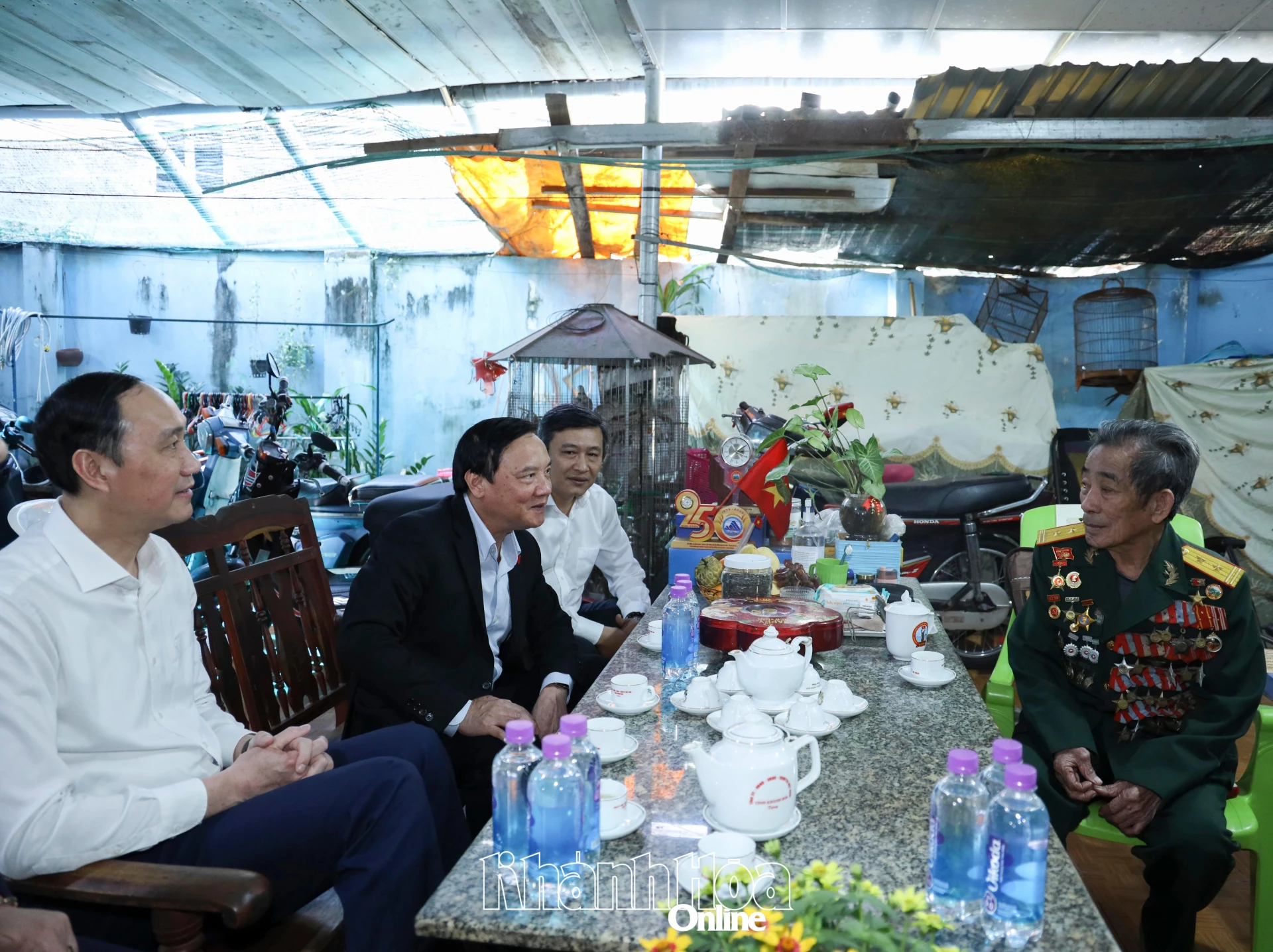 Phó Chủ tịch Quốc hội Nguyễn Khắc Định thăm hỏi, động viên Anh hùng Lực lượng vũ trang nhân dân Nguyễn Đức Quân.