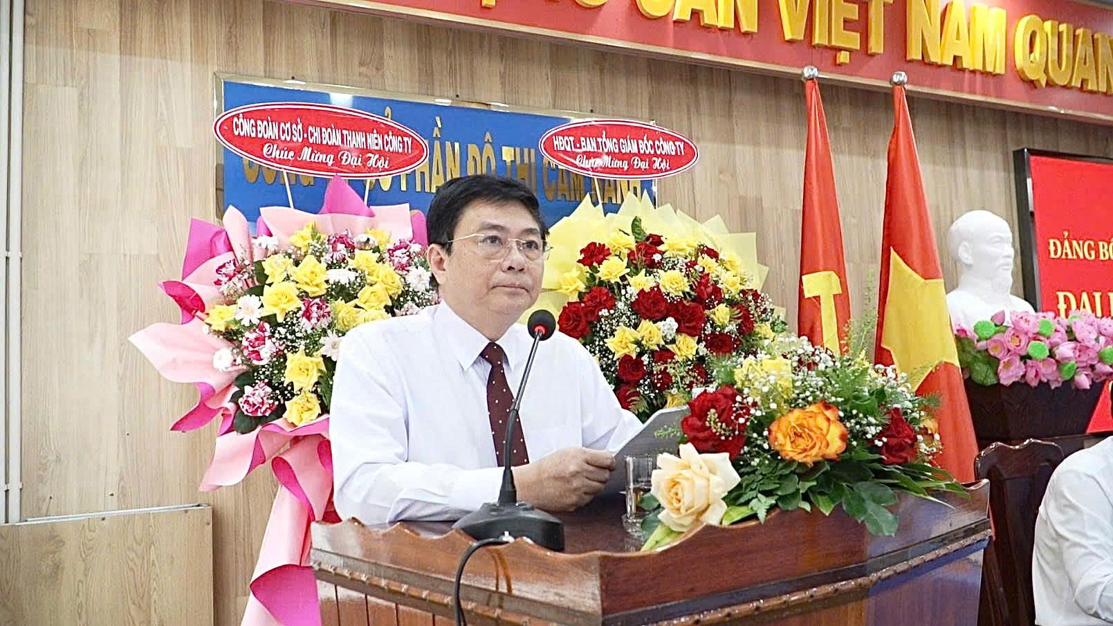 Đồng chí Lữ Thanh Hải- UV.BTV Tỉnh Ủy, Bí thư Thành ủy Cam Ranh phát biểu chỉ đọ Đại hội