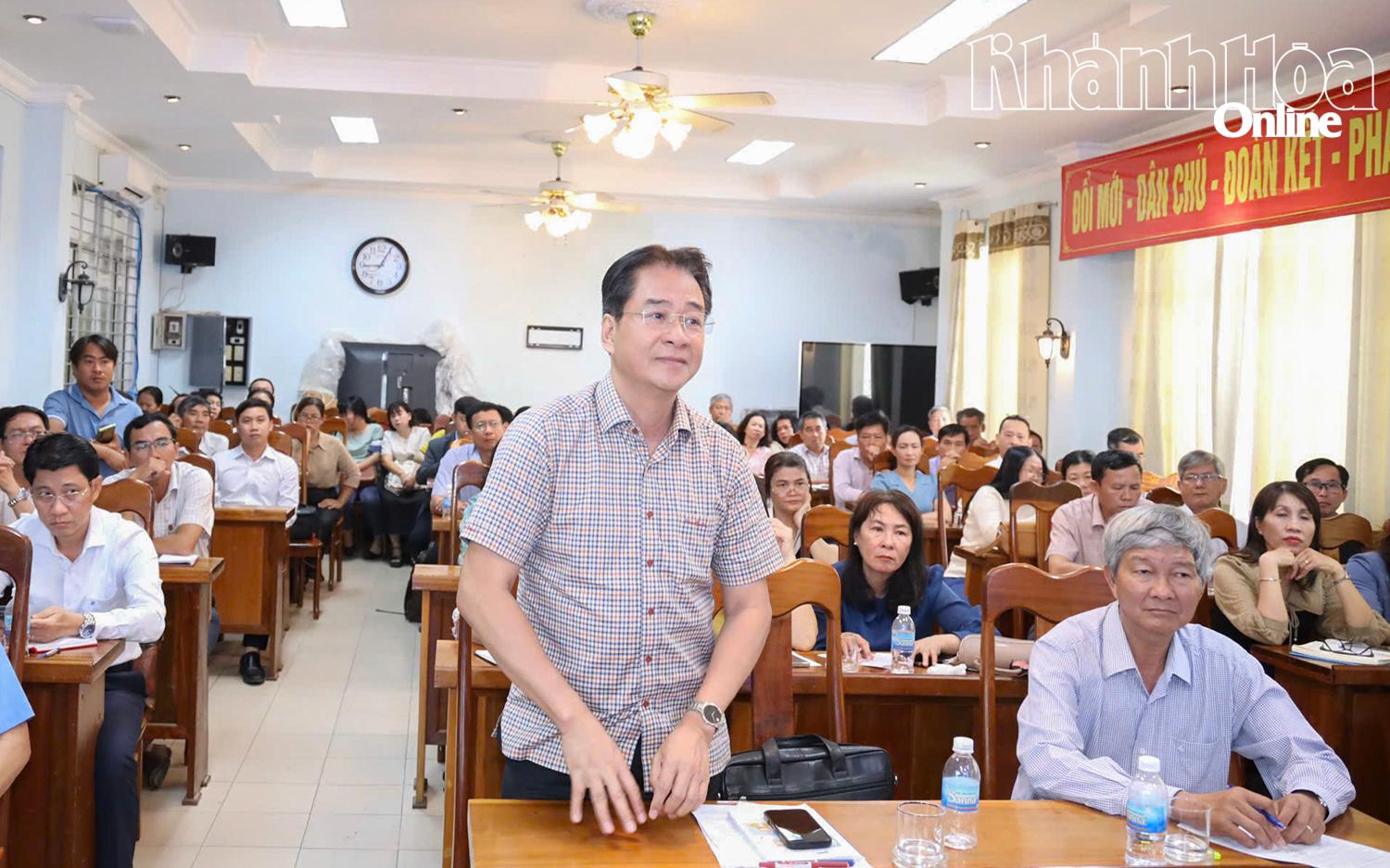 Đồng chí Nguyễn Long Biên phát biểu tại cuộc họp.