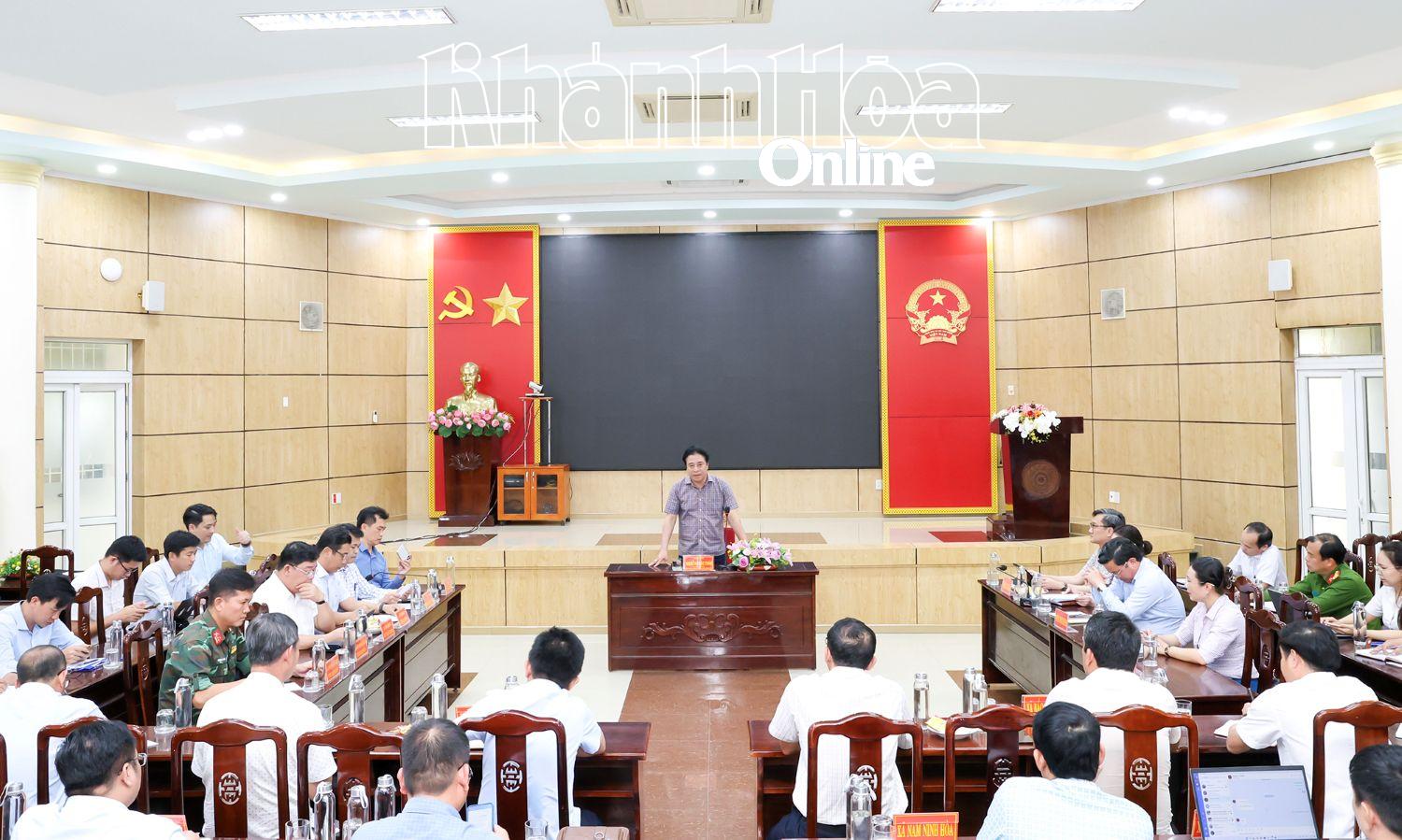 Chủ tịch UBND tỉnh Nguyễn Khắc Toàn làm việc với lãnh đạo 13 xã, phường phía bắc tỉnh về công tác chủ động ứng phó với cơn bão số 13.