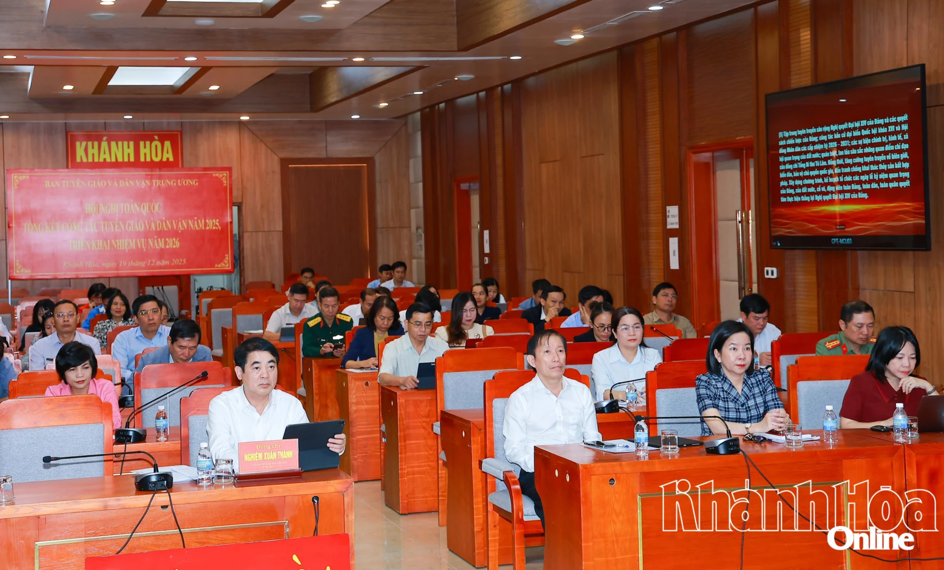 Đồng chí Nghiêm Xuân Thành tham dự Hội nghị từ điểm cầu Tỉnh ủy Khánh Hòa.