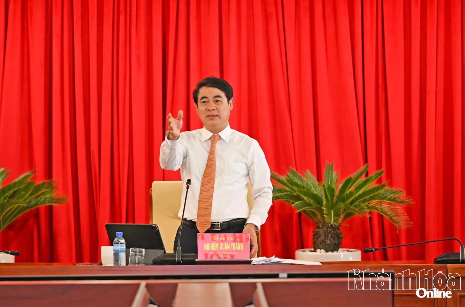 Bí thư Tỉnh ủy Nghiêm Xuân Thành kết luận cuộc họp.