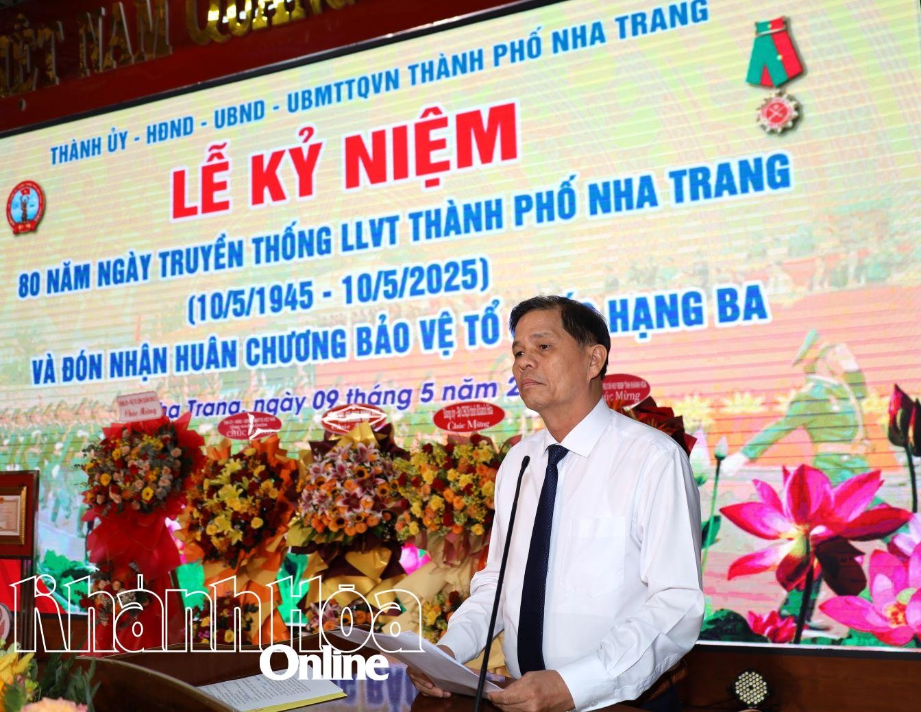 Chủ tịch UBND tỉnh Nguyễn Tấn Tuân phát biểu tại buổi lễ.