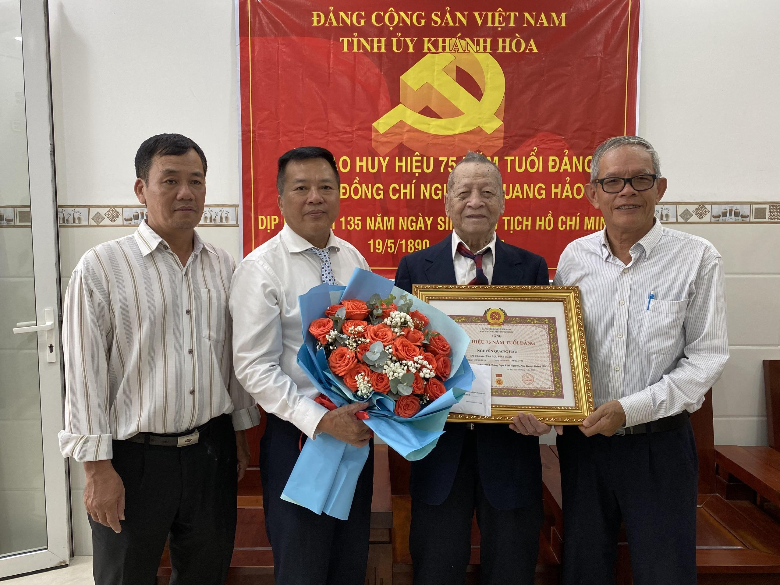 ẢNH 2. 75 NĂM NGUYỄN QUANG HẢO