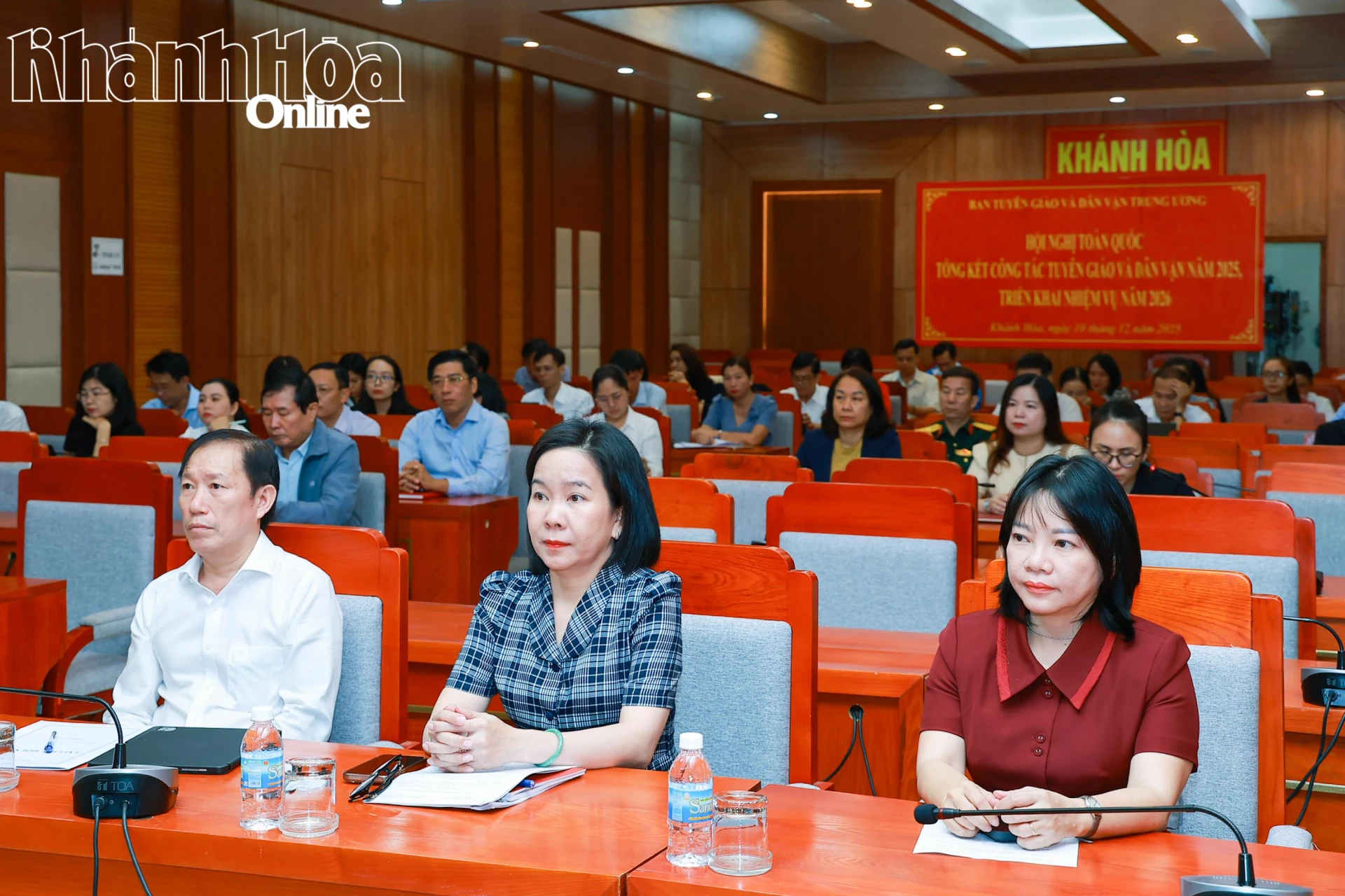 Lãnh đạo Báo và Phát thanh, Truyền hình Khánh Hòa tham dự Hội nghị từ điểm cầu Tỉnh ủy Khánh Hòa.