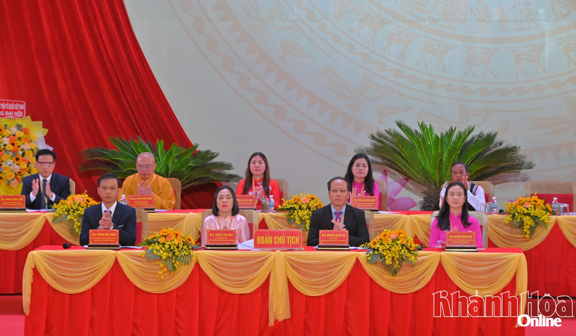 Đoàn chủ tịch điều hành đại hội