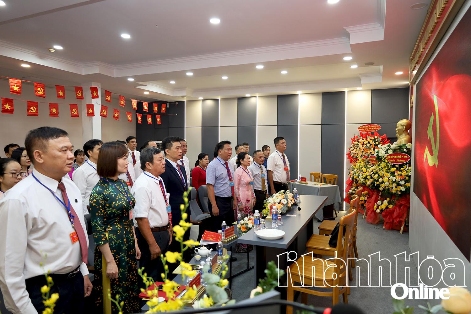 Nghi thức chào cờ khai mạc Đại hội. 