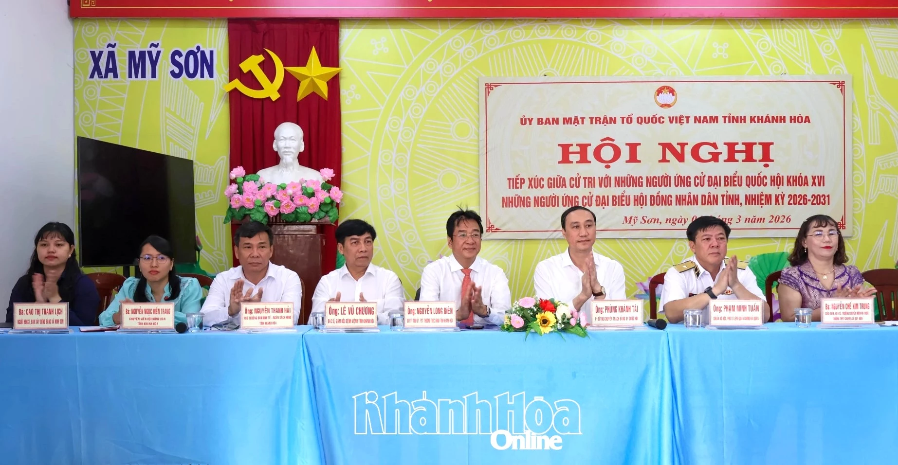 Những người ứng cử đại biểu Quốc hội khóa XVI và đại biểu HĐND tỉnh tiếp xúc cử tri xã Mỹ Sơn.