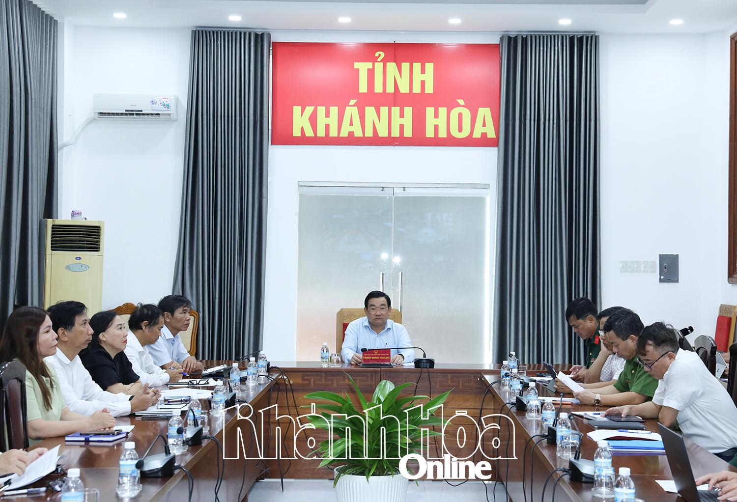 Đồng chí Trịnh Minh Hoàng - Phó Chủ tịch UBND tỉnh tham dự cuộc họp tại điểm cầu Khánh Hòa.