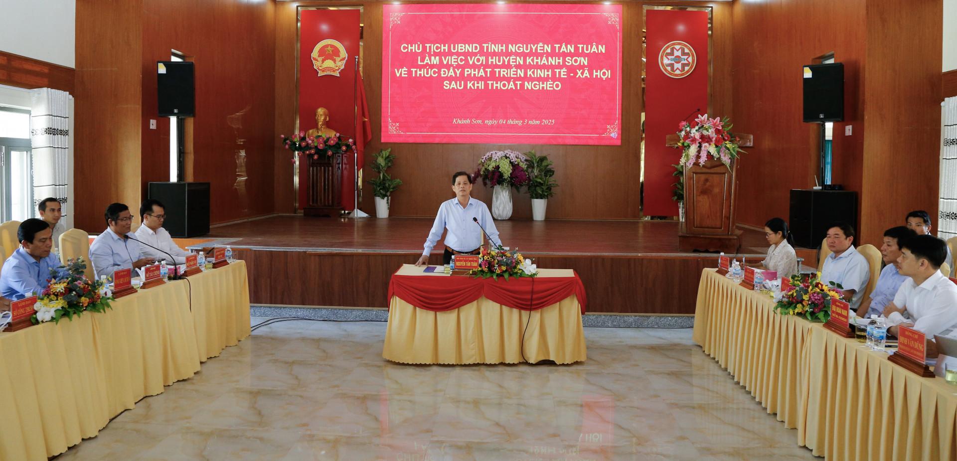 Đồng chí Nguyễn Tấn Tuân phát biểu chỉ đạo tại buổi làm việc 