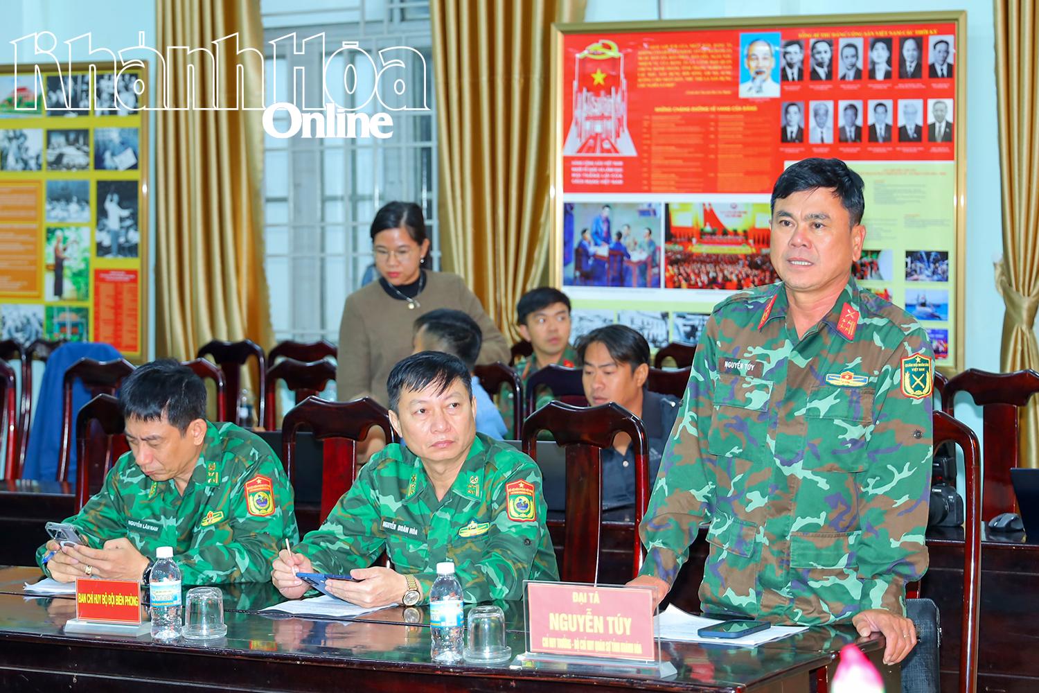 Đại tá Nguyễn Túy báo cáo tại buổi làm việc.