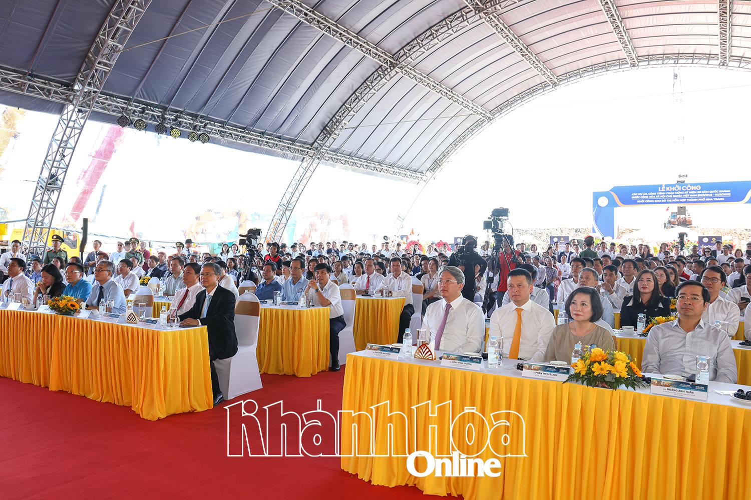 Các đại biểu tham dự tại Lễ khởi công dự án Khu đô thị hỗn hợp thành phố Nha Trang.