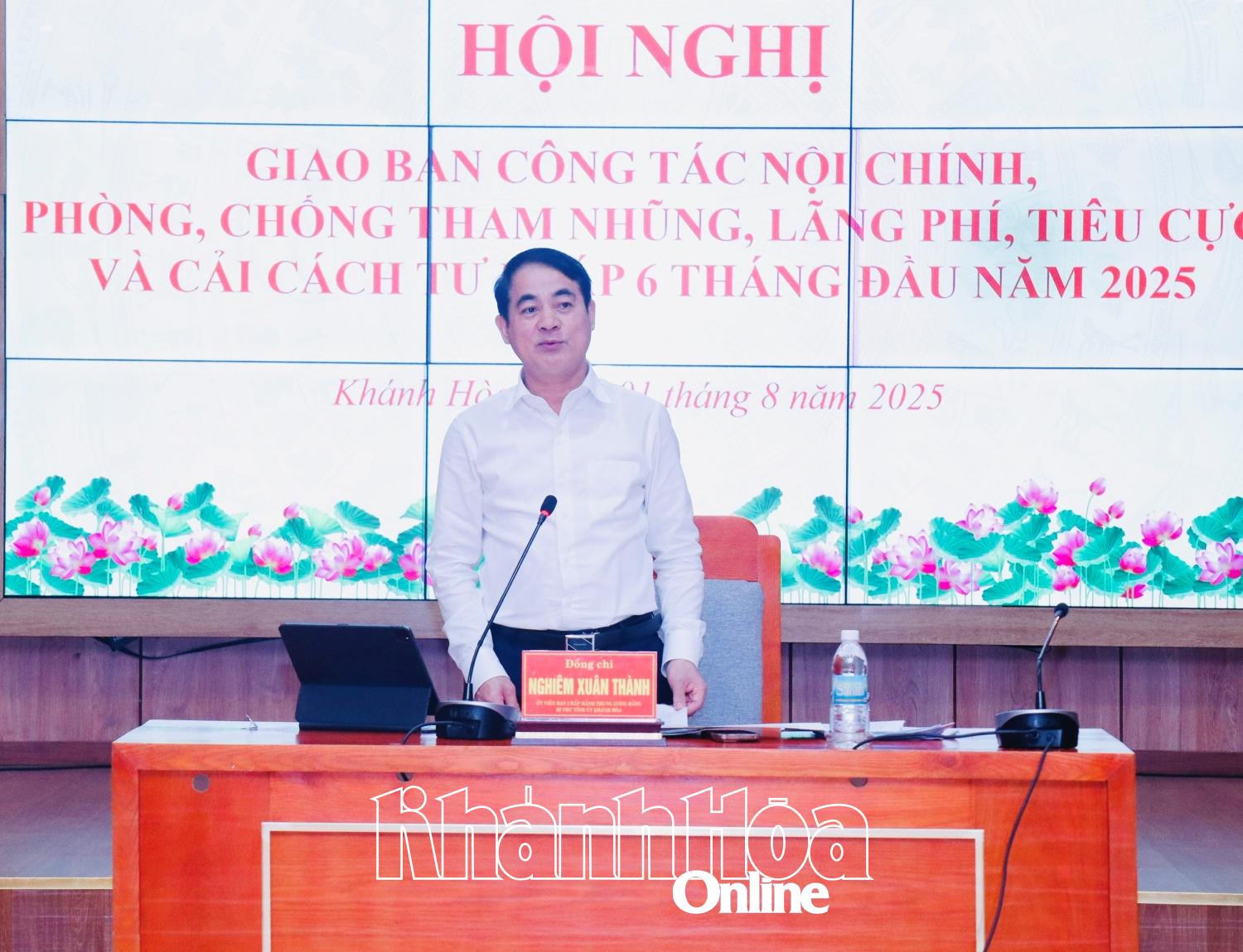 Bí thư Tỉnh ủy Nghiêm Xuân Thành phát biểu kết luận hội nghị.