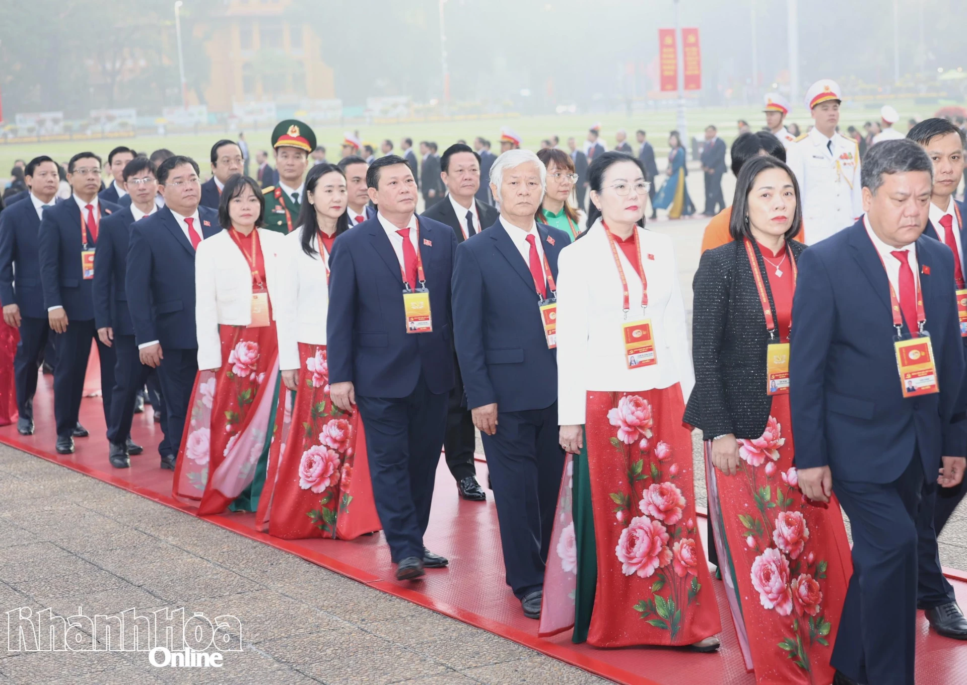 Đoàn đại biểu Đảng bộ tỉnh Khánh Hòa vào Lăng viếng Chủ tịch Hồ Chí Minh