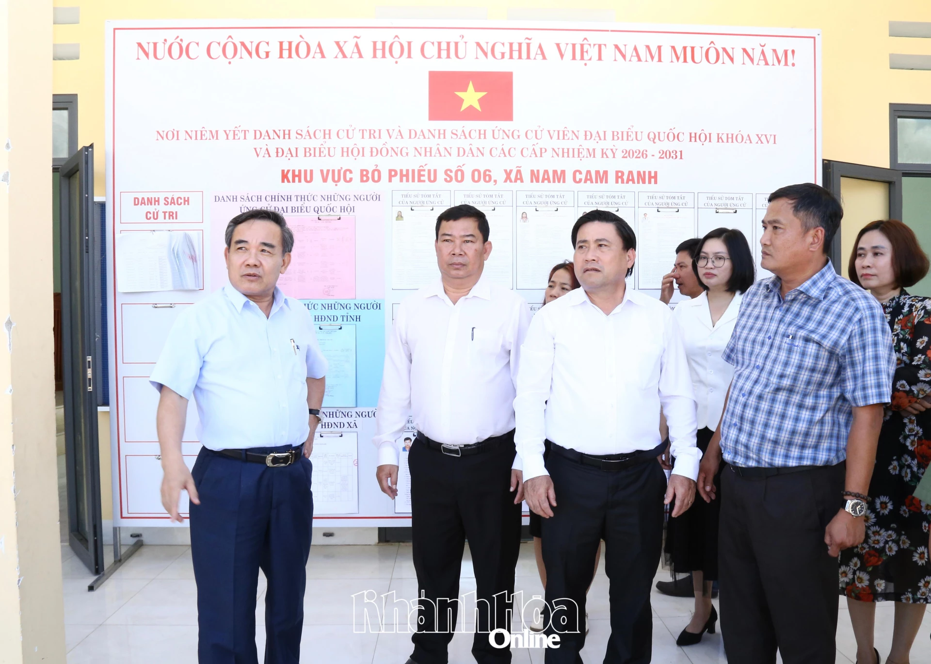 Đoàn công tác kiểm tra tại khu vực bỏ phiếu số 6 - xã Nam Cam Ranh