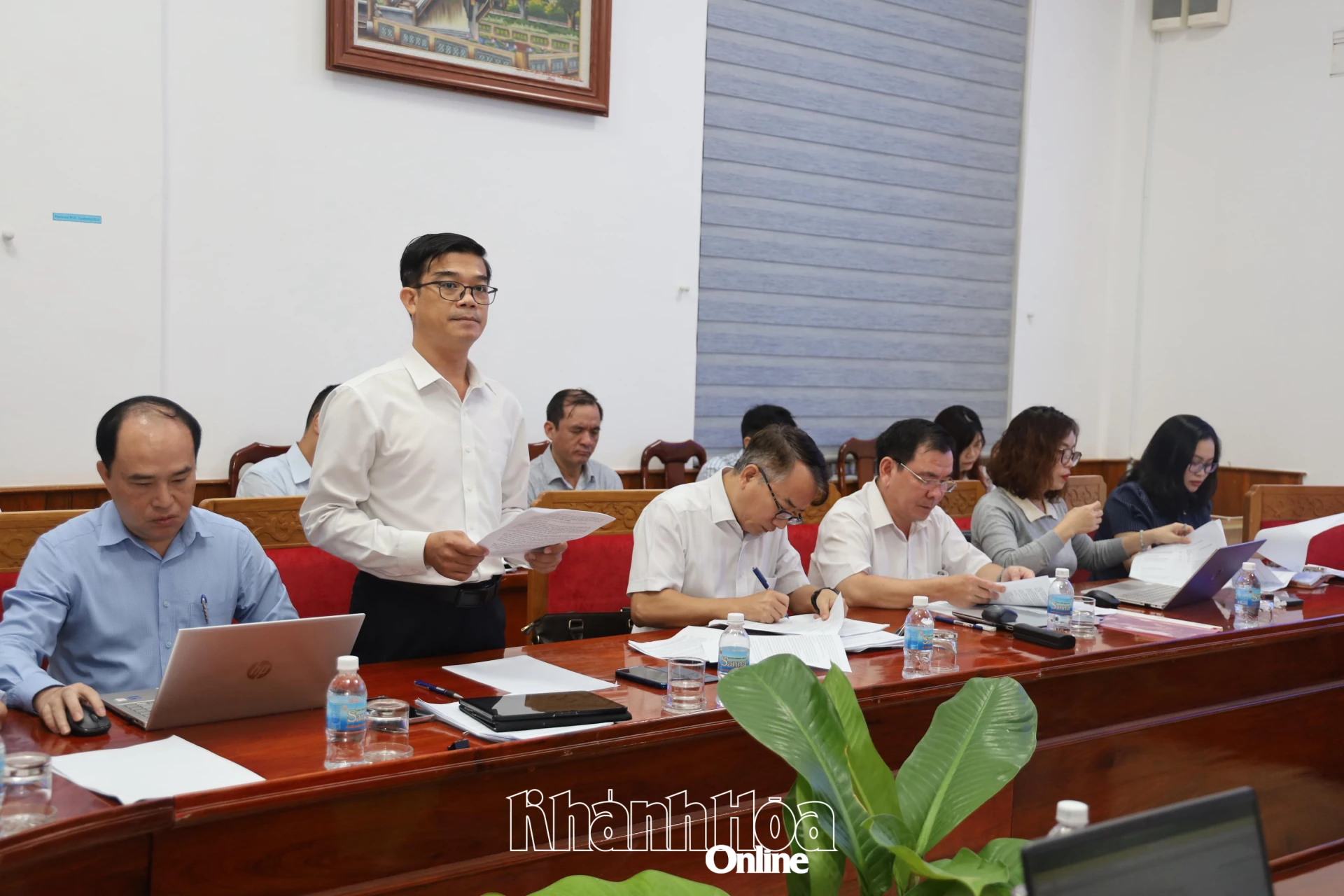 Lãnh đạo Sở Nội vụ báo cáo. 