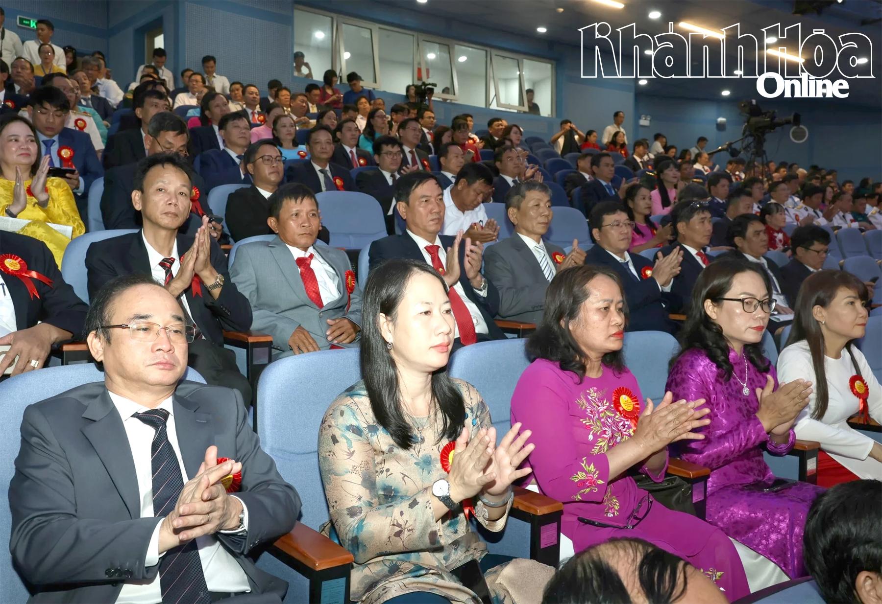 Các đại biểu dự đại hội.  