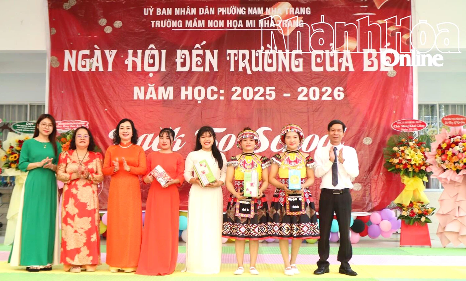 Chúc mừng các cá nhân đạt thành tích xuất sắc trong công tác.