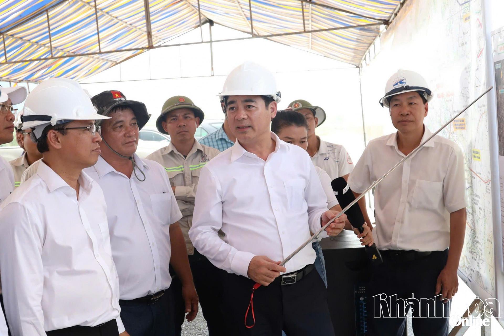 Bí thư Nghiêm Xuân Thành chỉ đạo tại công trường Dự án Đường bộ cao tốc Khánh Hòa - Buôn Ma Thuột