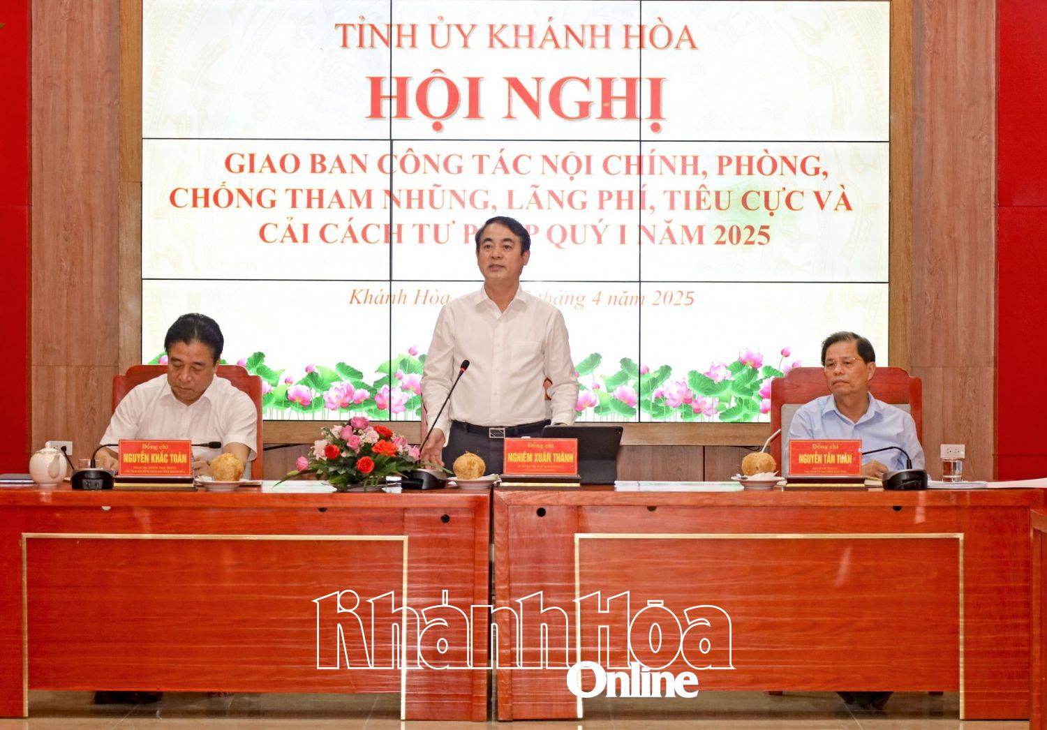 Bí thư Tỉnh ủy Nghiêm Xuân Thành phát biểu kết luận hội nghị.