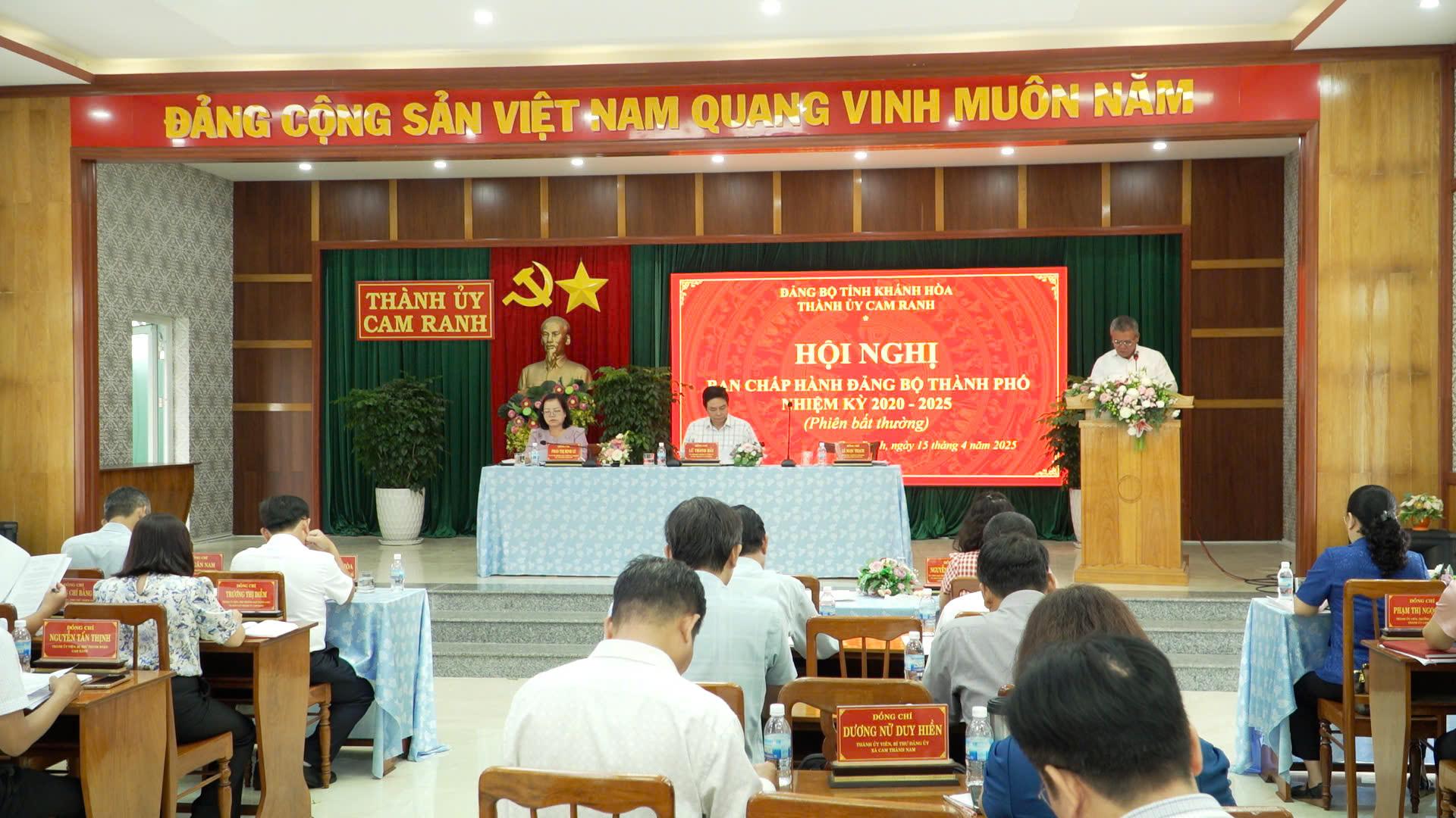 Ông Lê Ngọc Thạch-Phó Bí thư thành ủy, Chủ tịch UBND thành phố thông qua phương án sắp xếp đơn vị hành chính cấp xã
