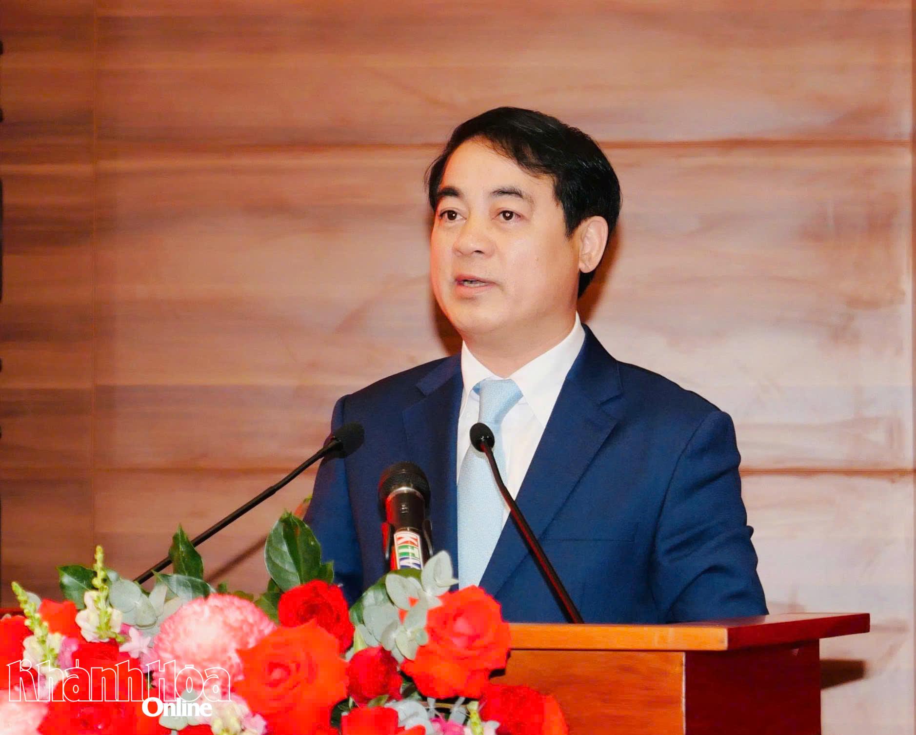 Đồng chí Nghiêm Xuân Thành phát biểu tại buổi gặp mặt. 