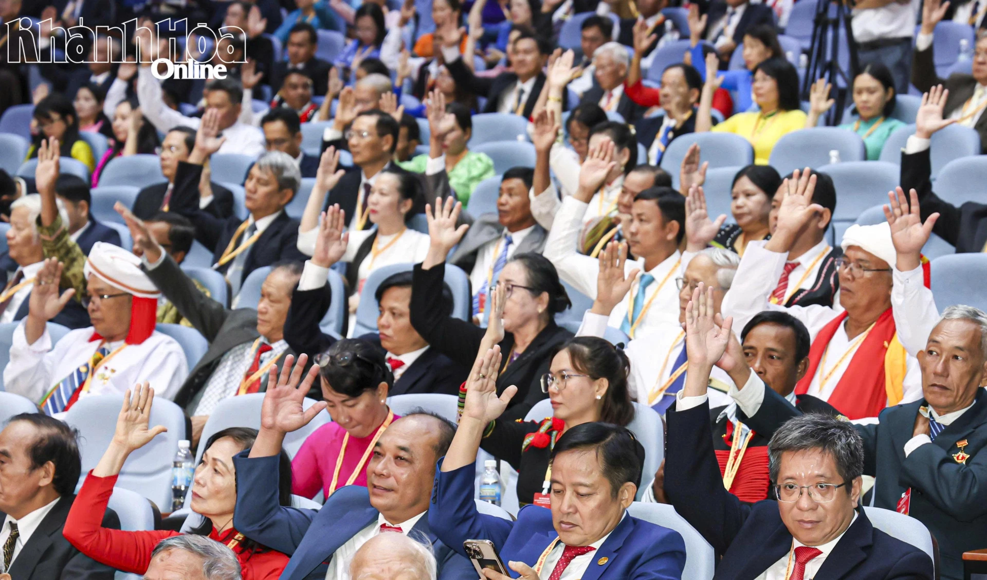 Các đại biểu biểu quyết số lượng nhân sự dự Đại hội đại biểu toàn quốc MTTQ Việt Nam nhiệm kỳ 2026 - 2031.  