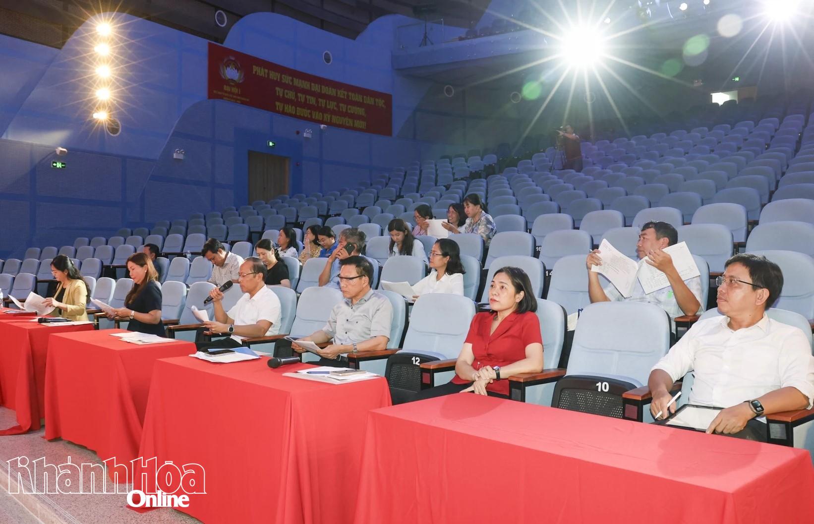 Các đại biểu tham dự buổi tổng duyệt.