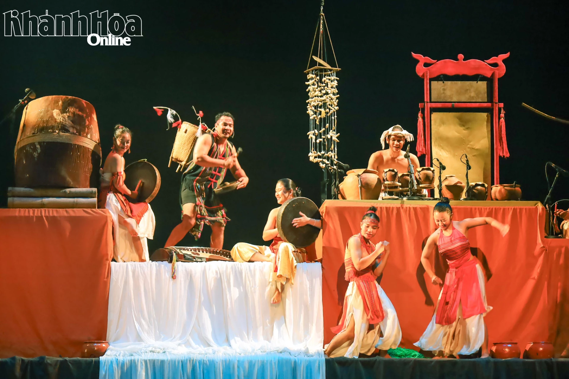 “Chum show” - một chương trình biểu diễn nghệ thuật ấn tượng tại Nhà hát Đó.