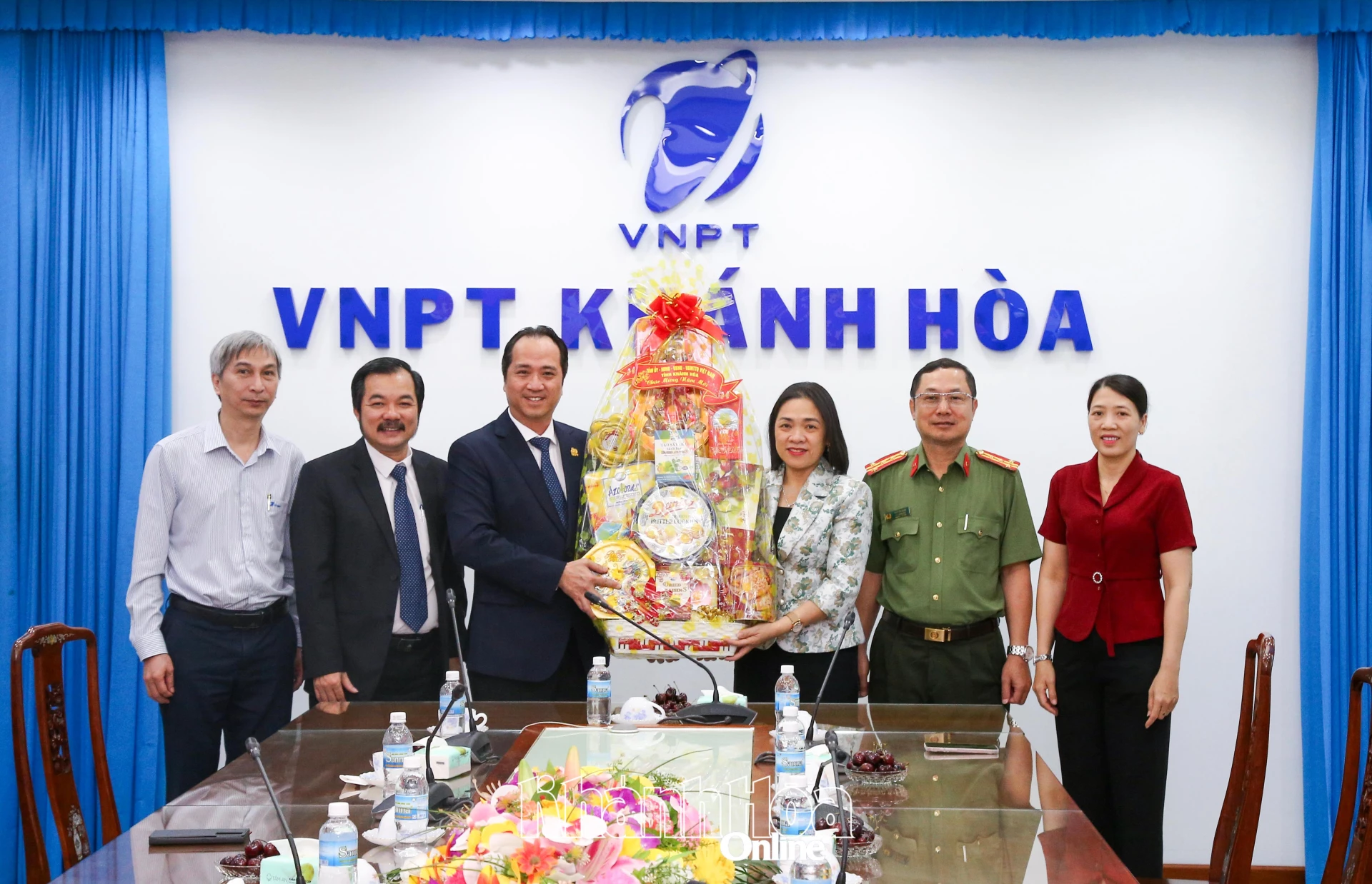 Đồng chí Trần Thu Mai đến thăm, chúc Tết VNPT Khánh Hòa