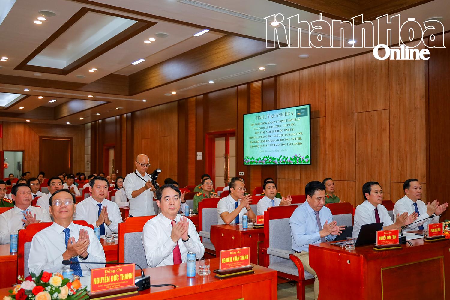 Thường trực Tỉnh ủy chủ trì hội nghị.