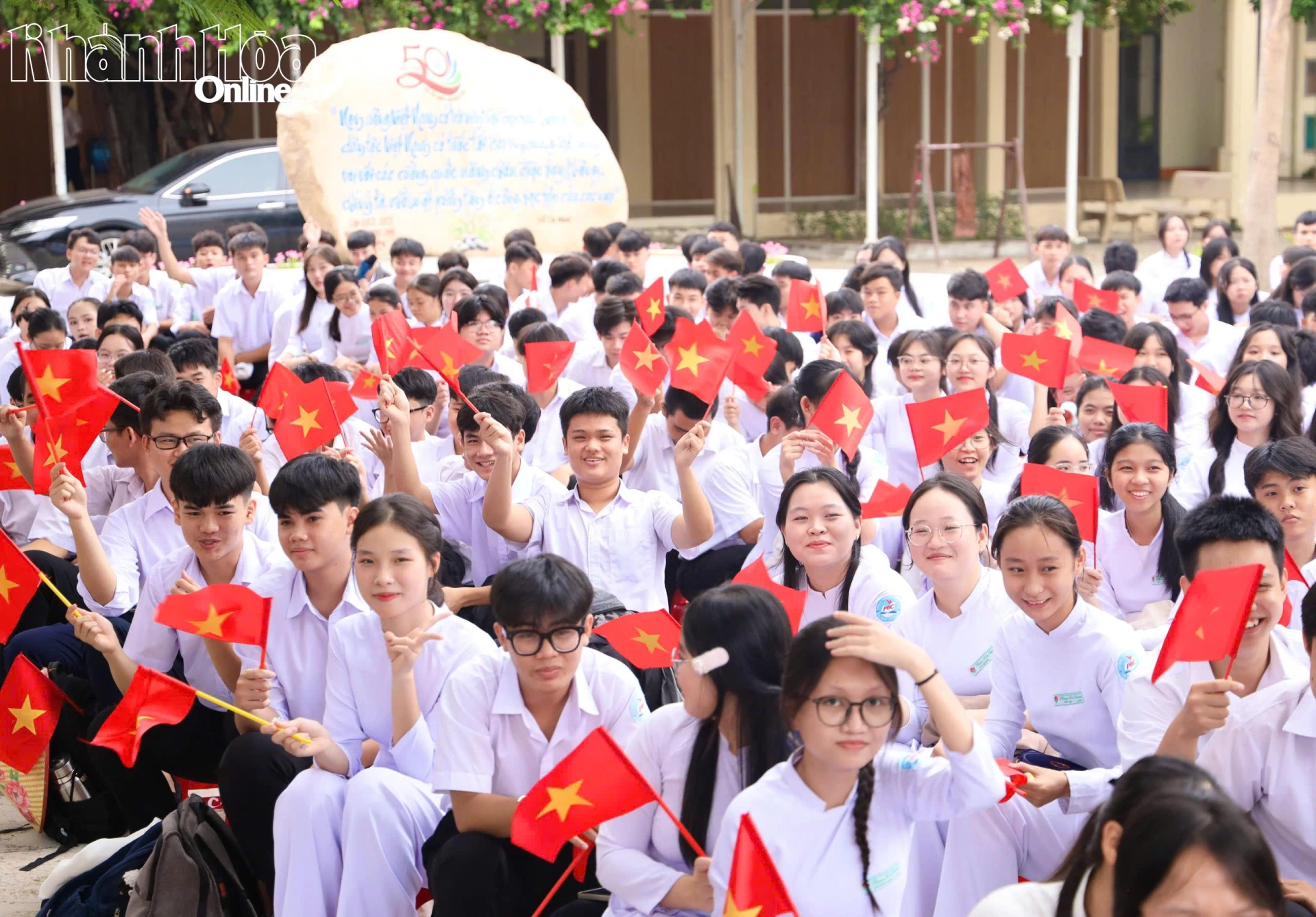 Nhiều năm nay, Trường THPT Phan Bội Châu là lá cờ đầu về chất lượng giáo dục của tỉnh