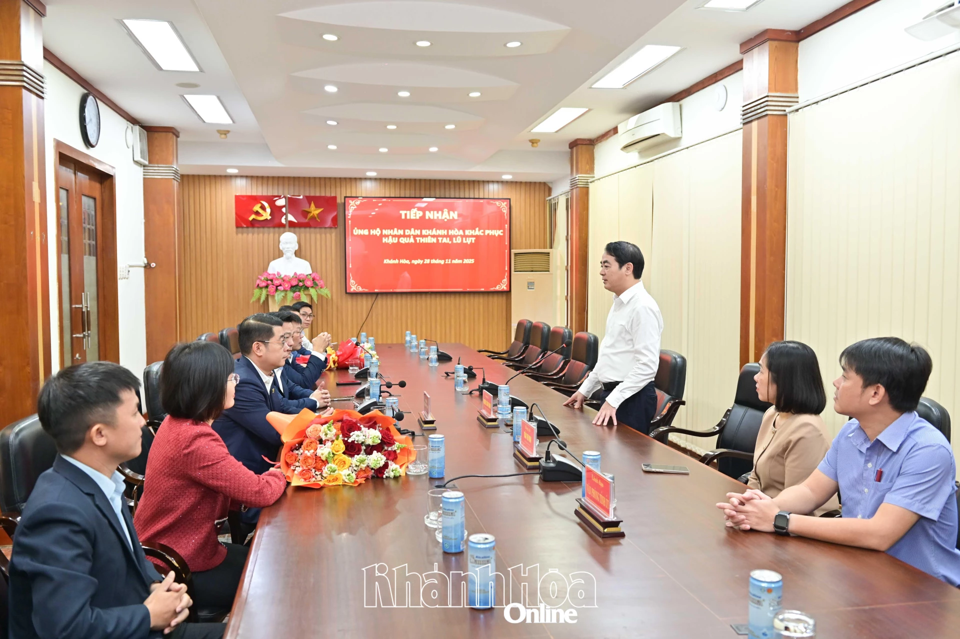 Bí thư Tỉnh ủy Nghiêm Xuân Thành phát biểu cảm ơn, tri ân đến các doanh nghiệp ủng hộ, đồng hành cùng tỉnh trong thiên tai.